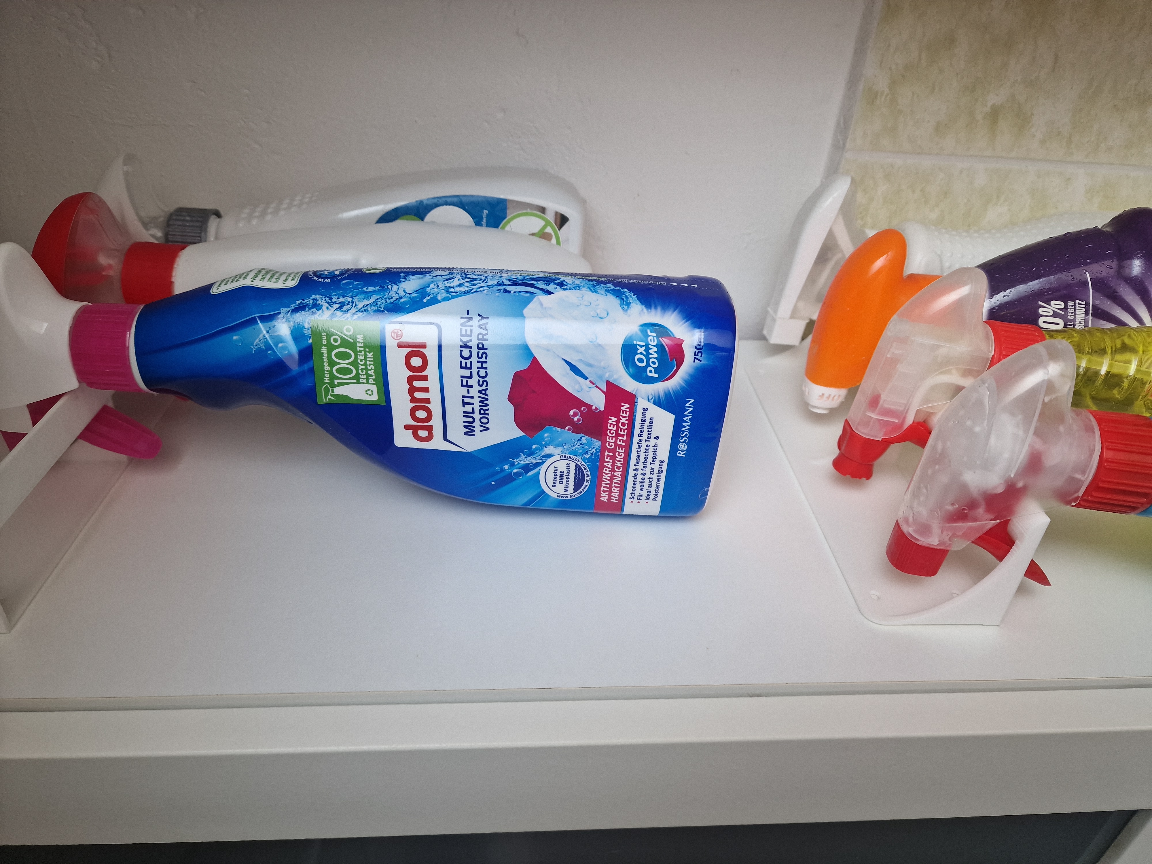 Spray holder