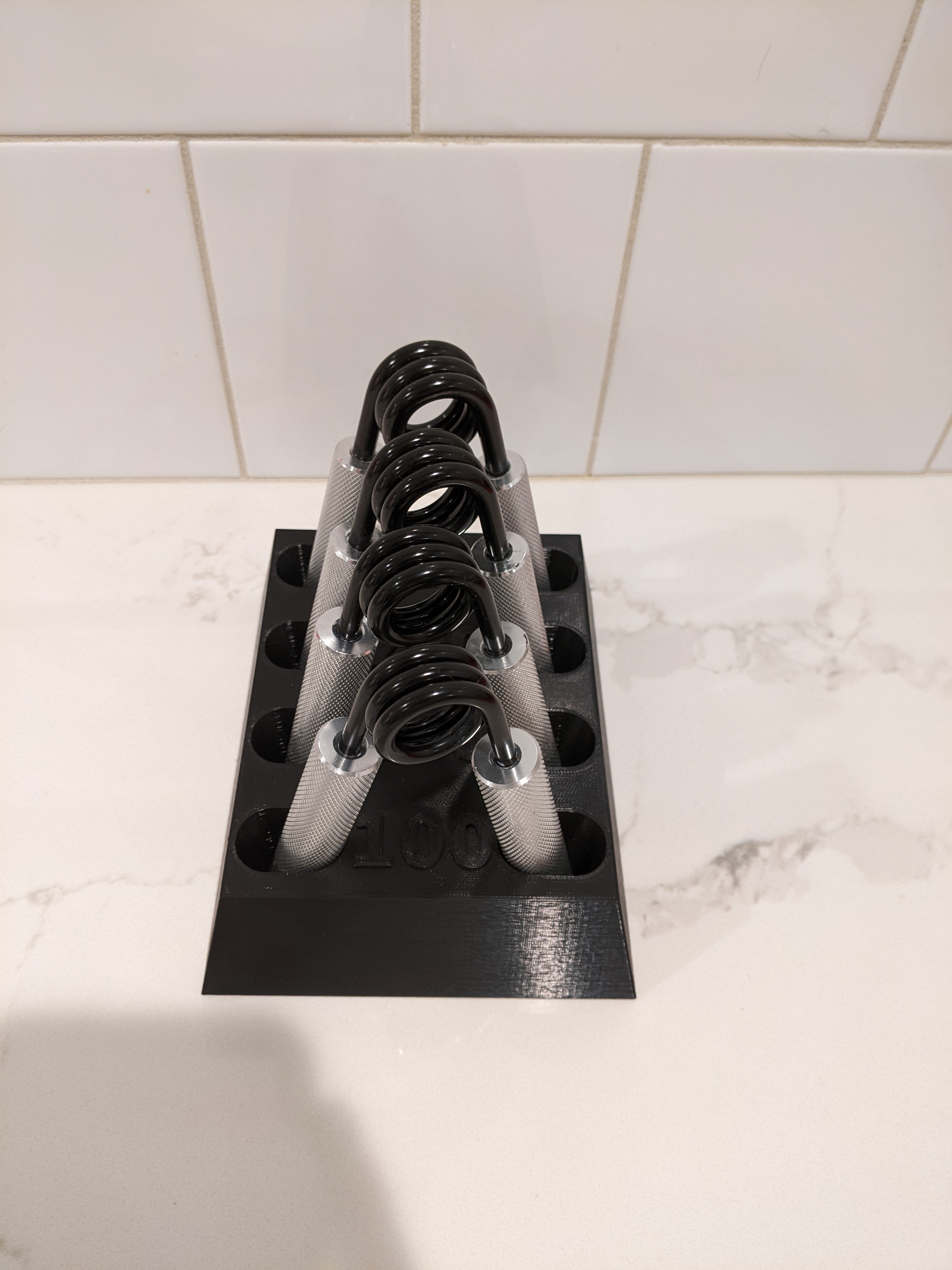 Hand Gripper Holder by Paul Download free STL model