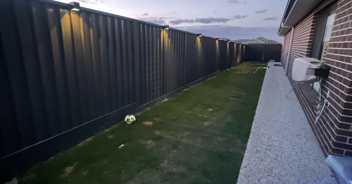 Luhlee Solar light mounting for Colourbond fences by Mechano989 | Download free STL model | Printables.com - 3D model önizlemesi