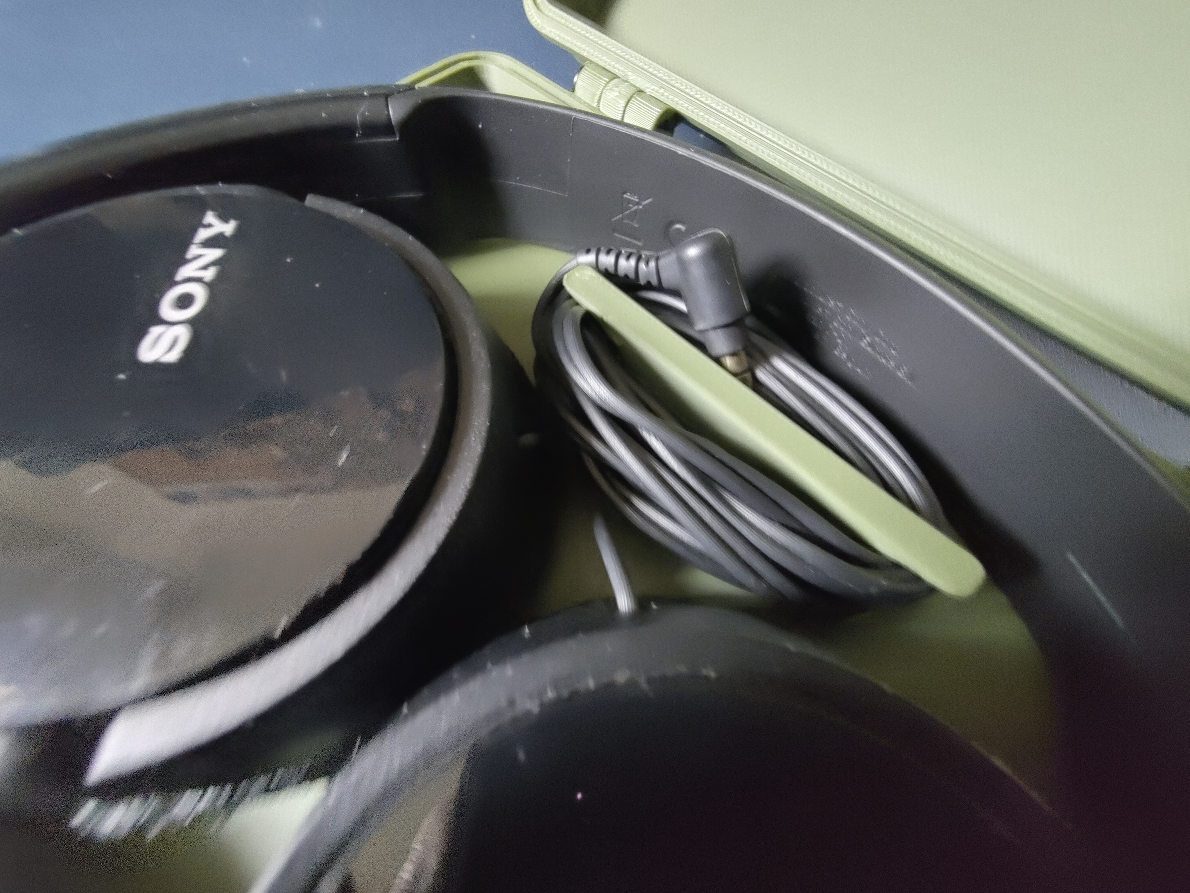 Sony MDR-ZX Headphone case — thumbnail 3