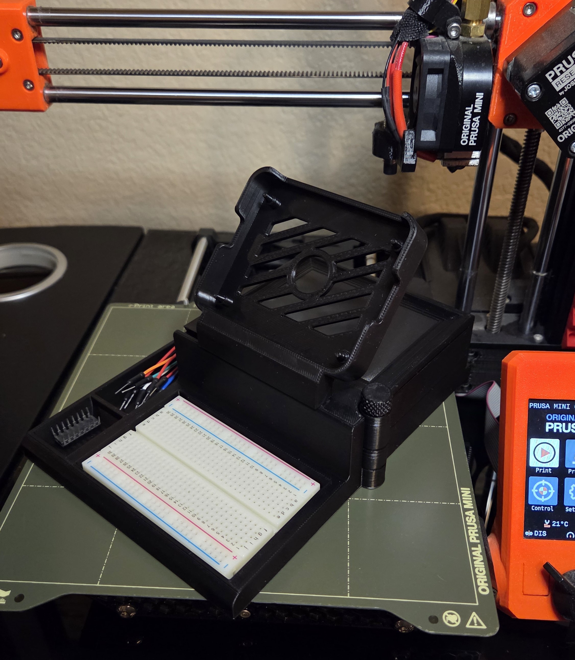 Prototype Station : Development / Microcontroller adjustable holder and storage — thumbnail 11