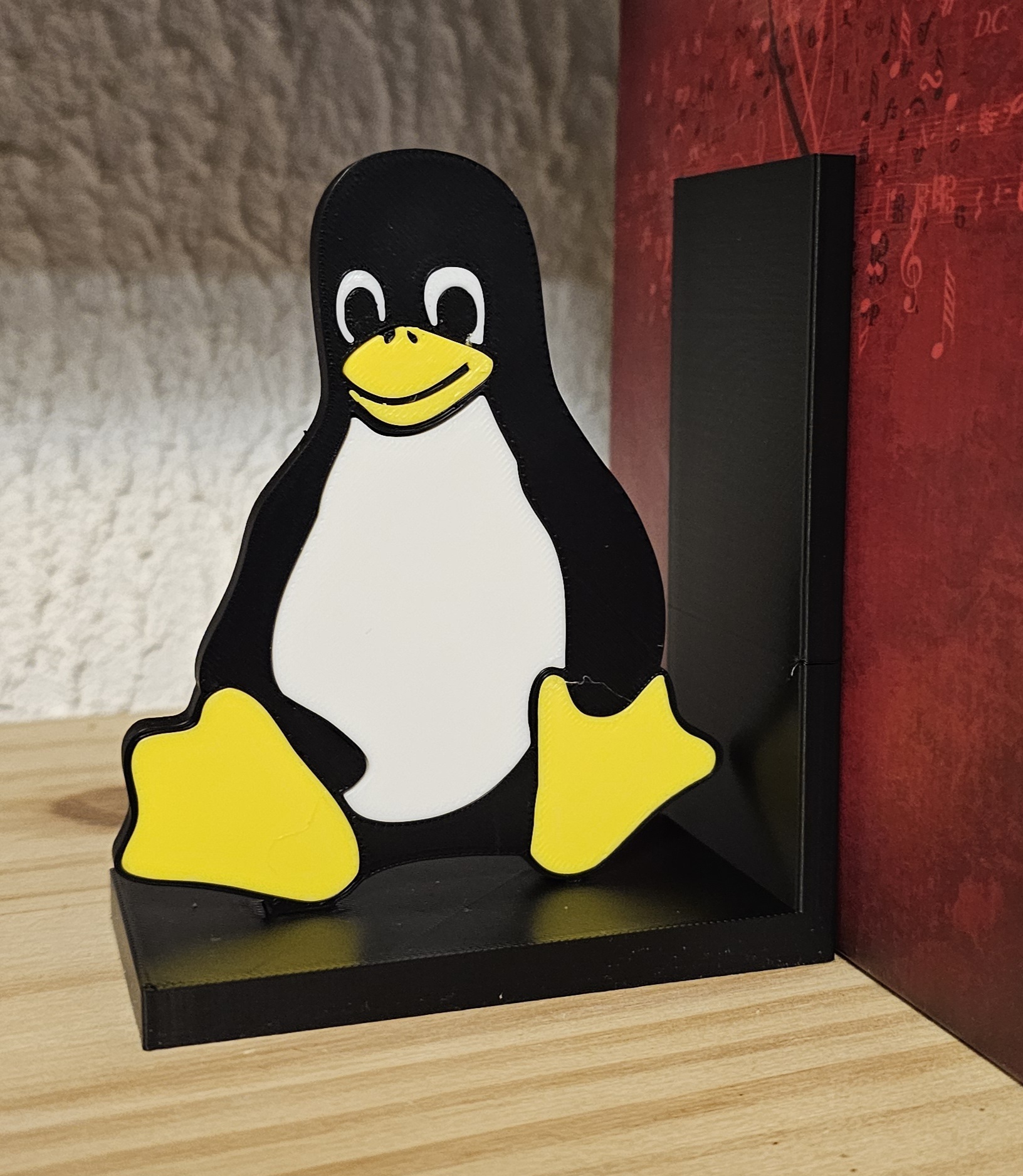 Linux Tux bookend larger for better stability