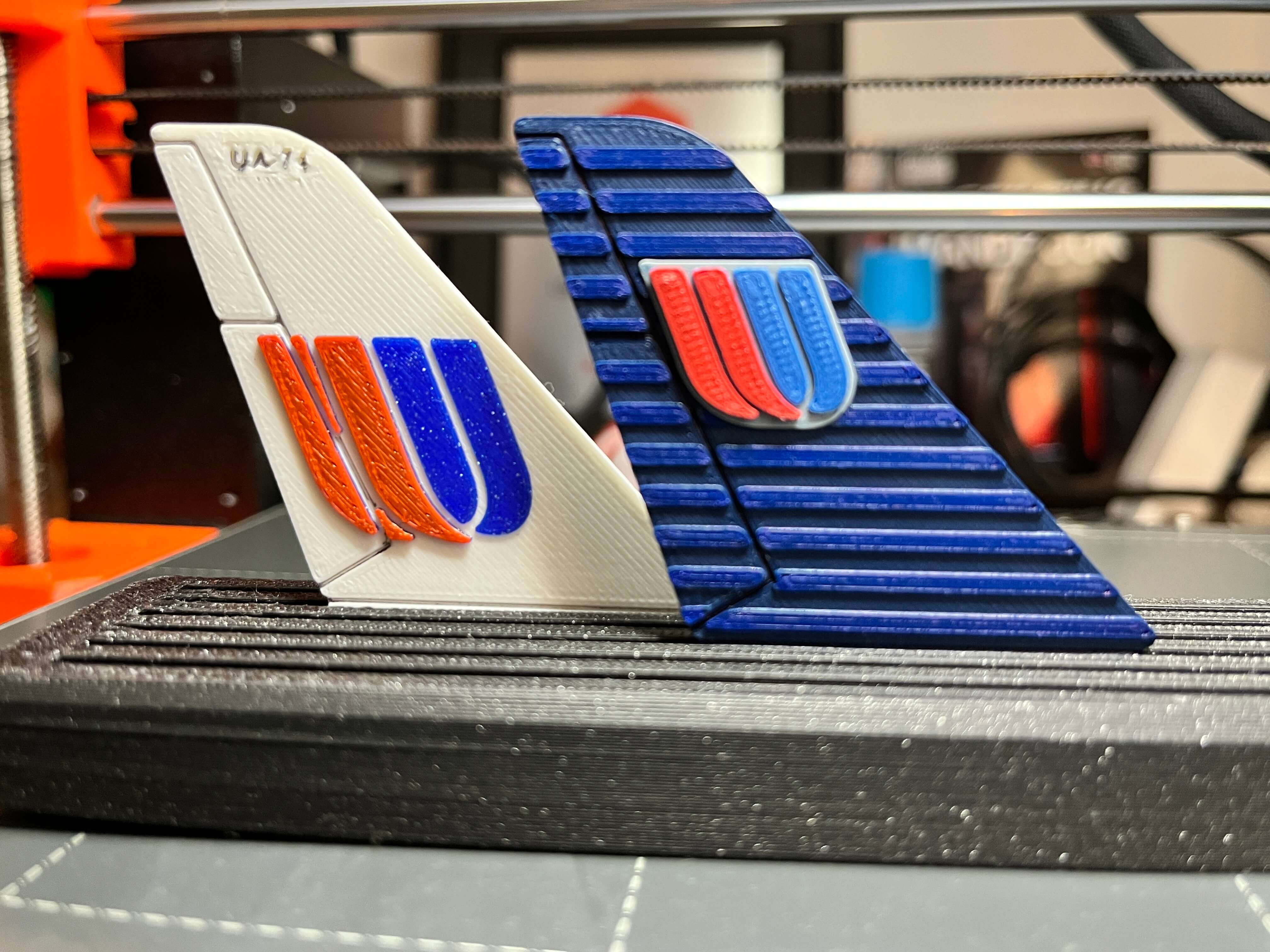United Airlines - Airplane Tail coaster, keychain