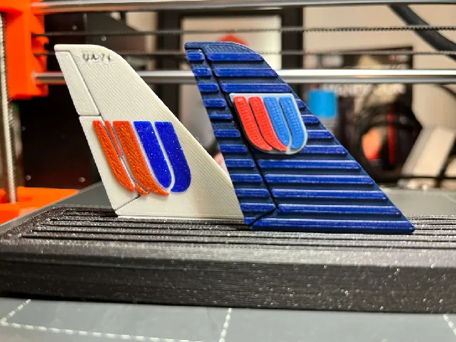 United Airlines - Airplane Tail coaster, keychain