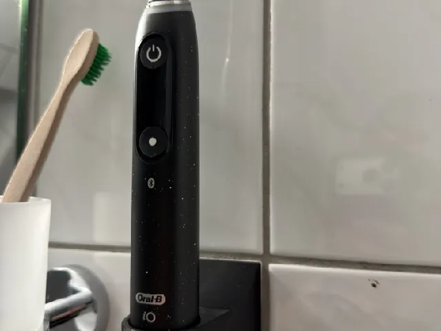 Oral B IO 10 Wallmount