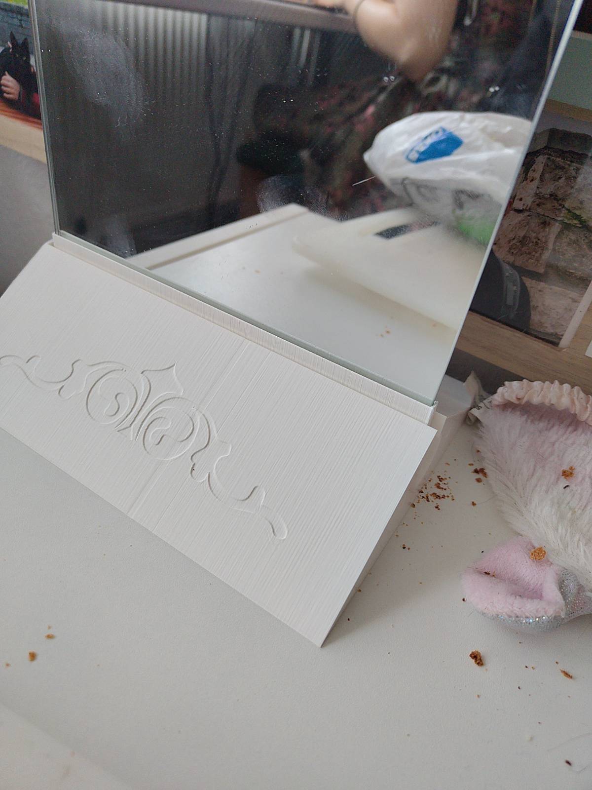 A mirror stand 198x3.4mm
