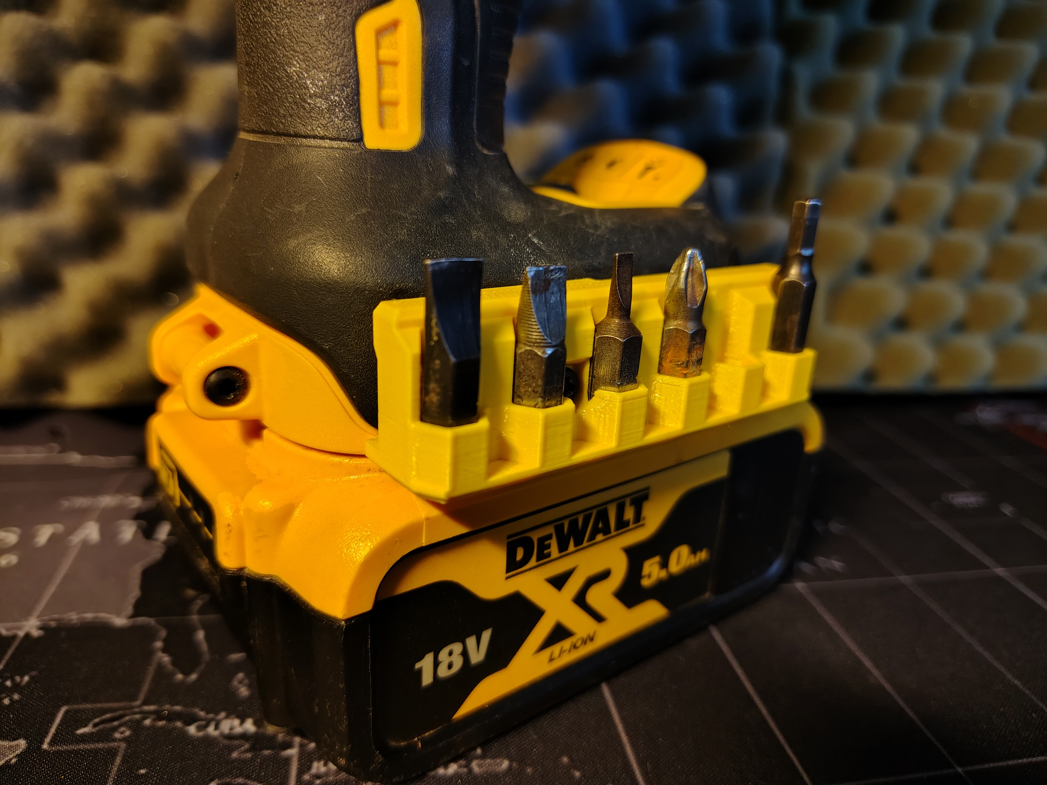 DeWALT AKU drill bit holder