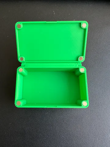 Hinged Box with Magnets