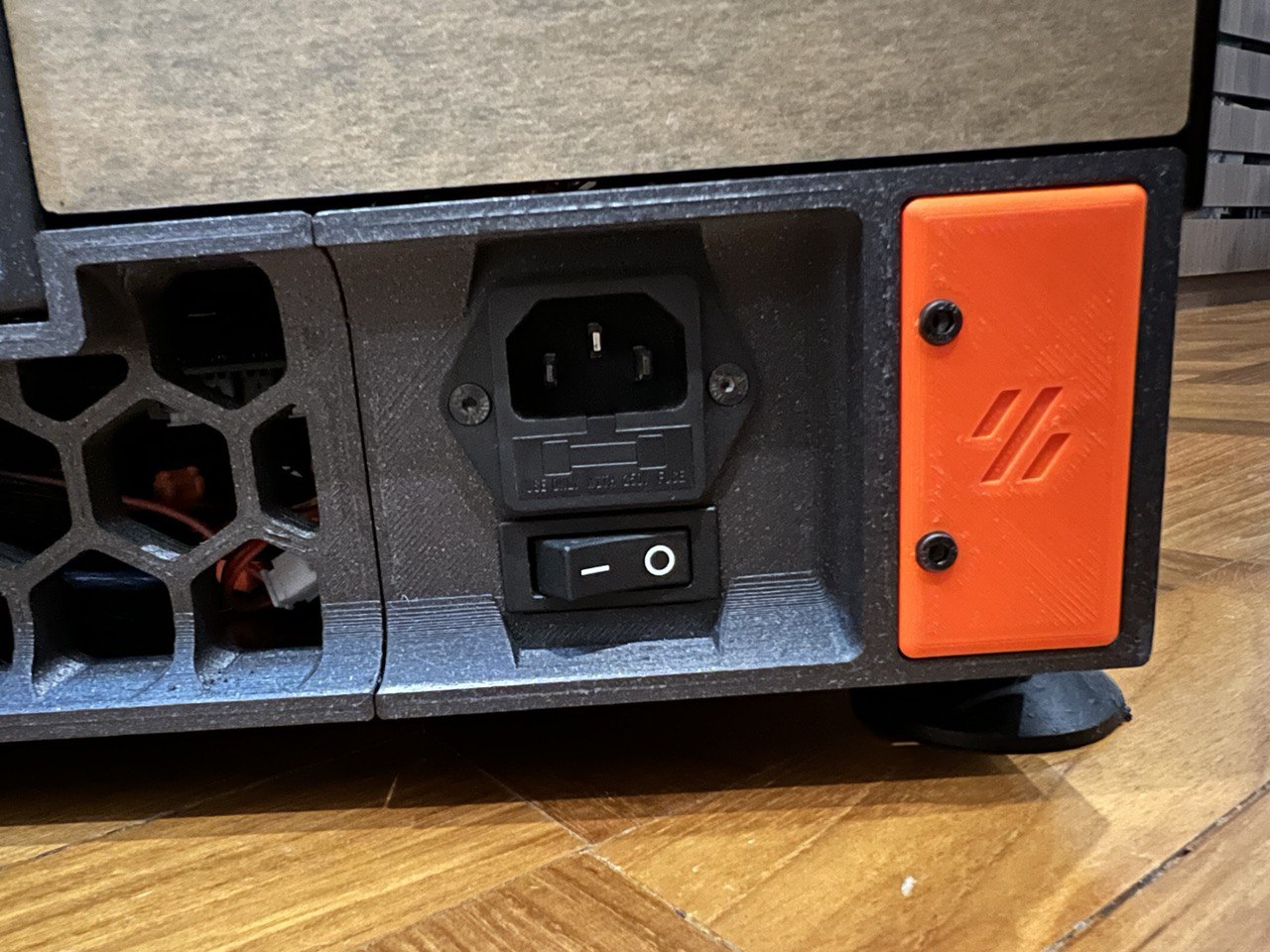 Switchwire Ender 3 V2 Grill supporting C14 inlet