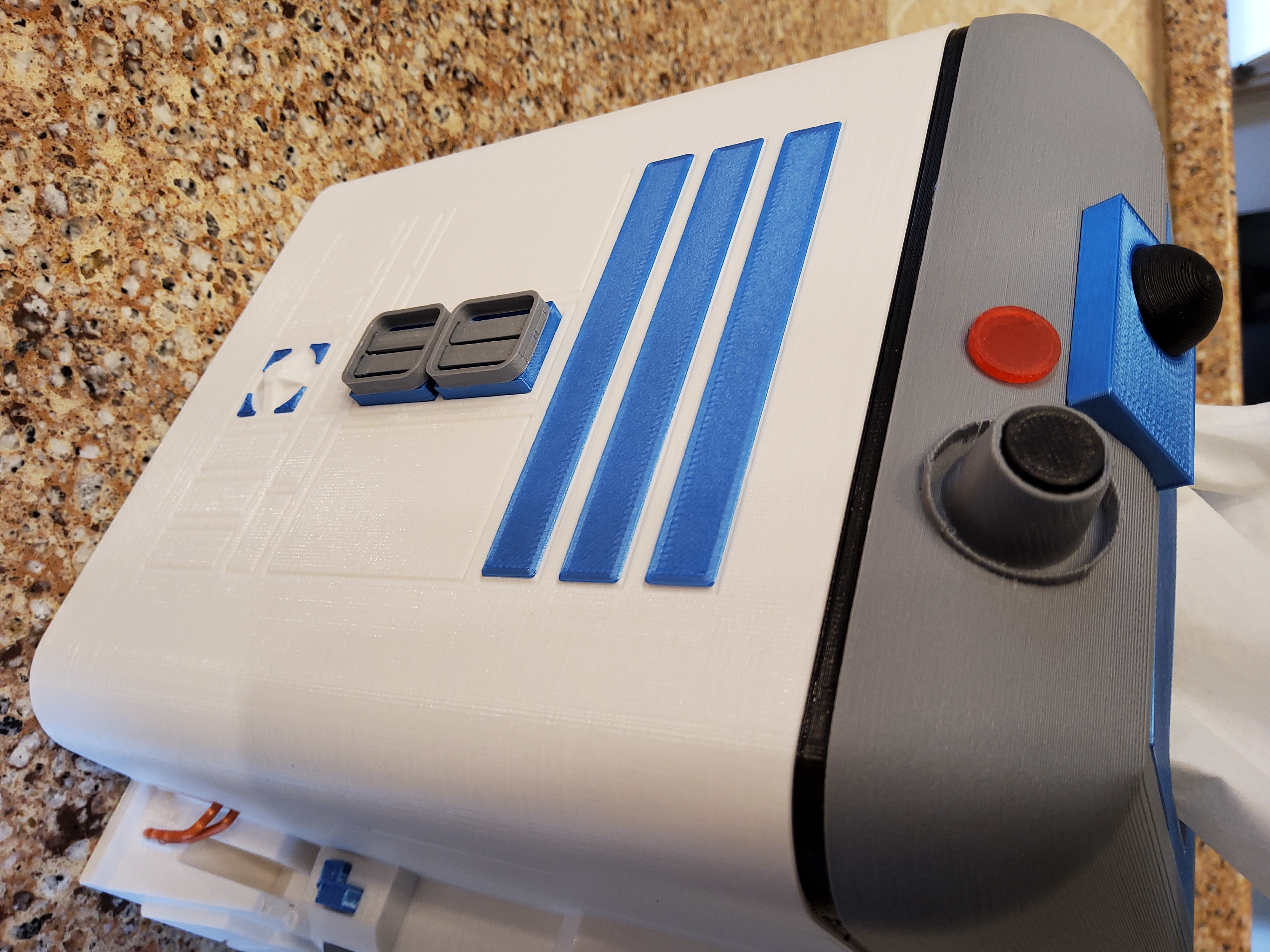 Miniatura 2 do modelo 3D R2-D2 Tissue Box