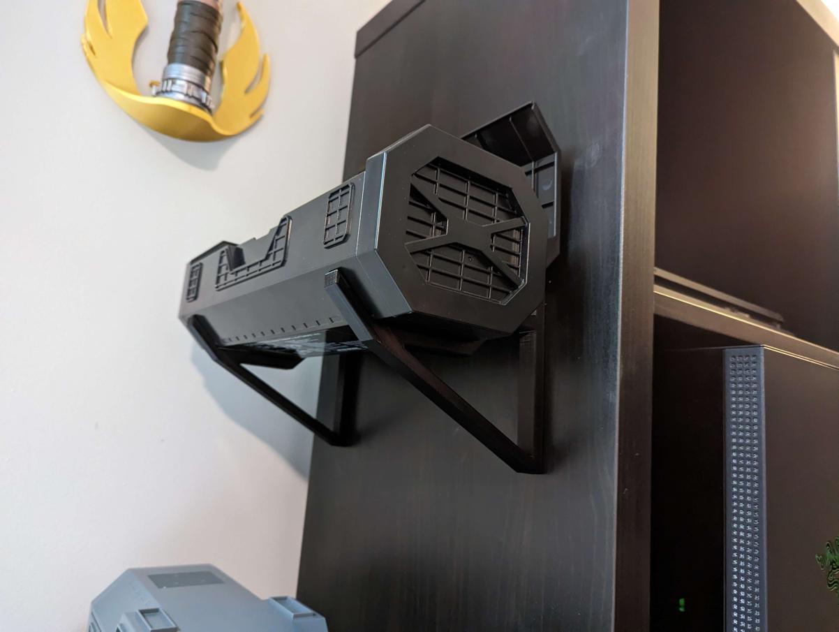 Dok-Ondar's Lightsaber Case Wall Mount