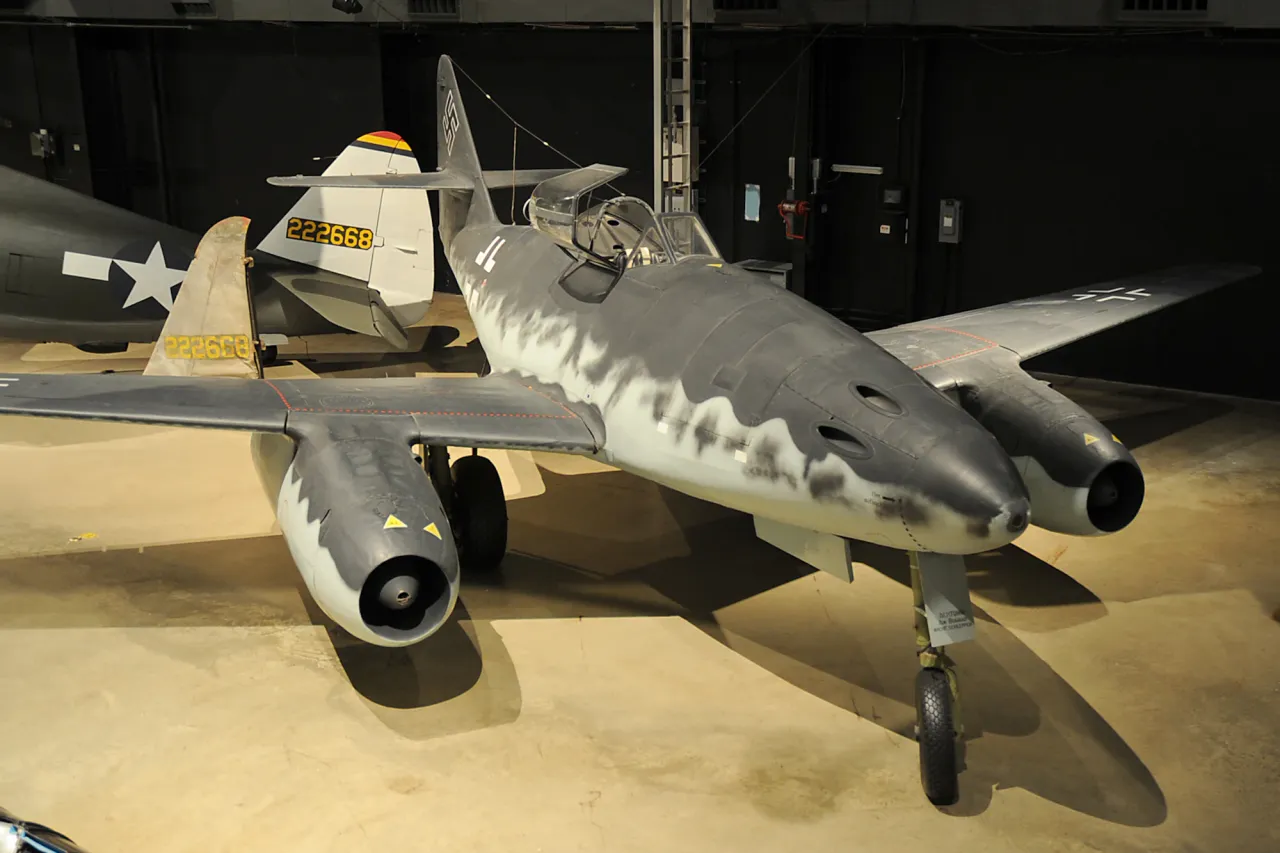 Late-WW2 Era German Fighter Jet Messerschmitt Me-262 by Wind_Redrock ...