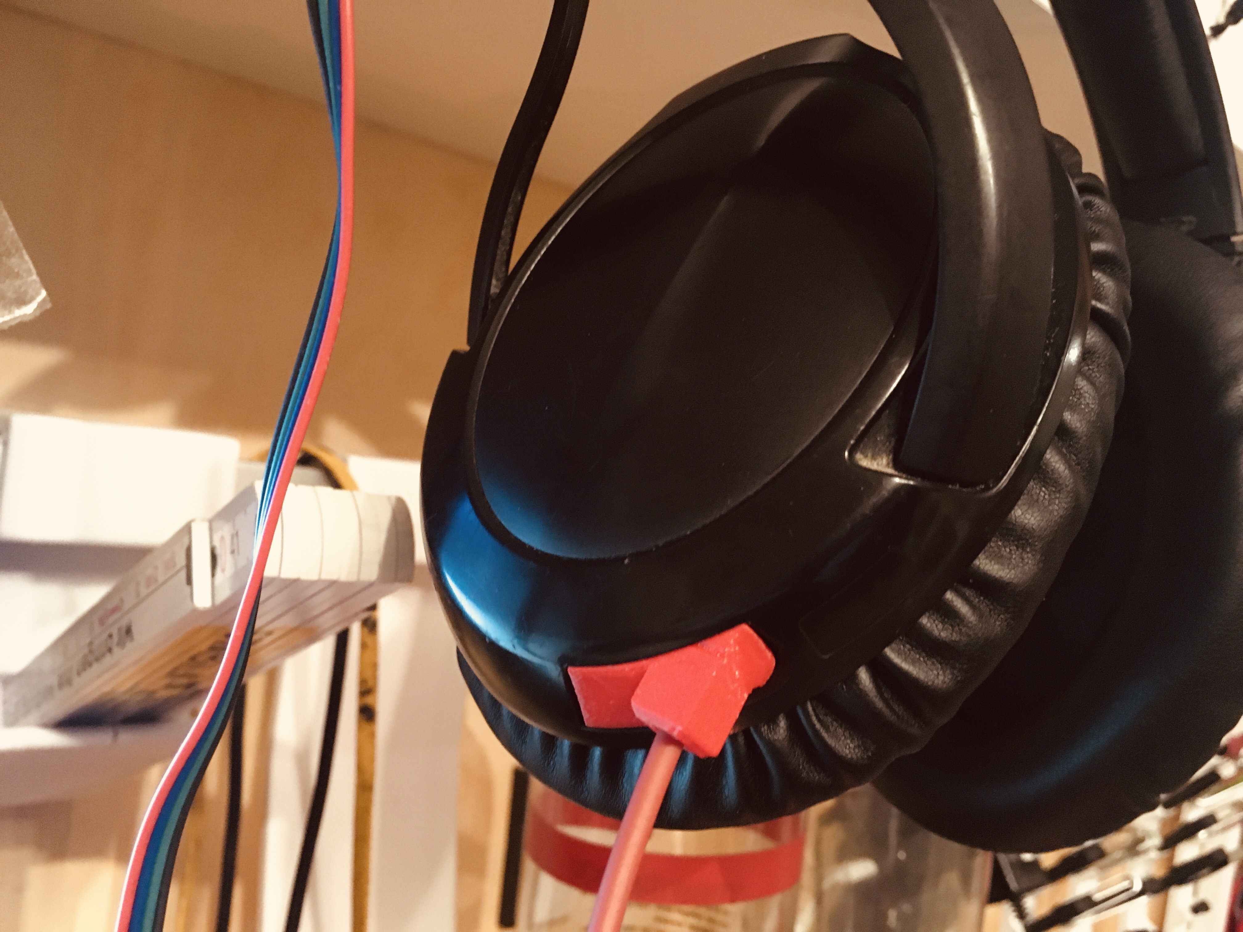 Sennheiser HD380 Pro after market cable retainer