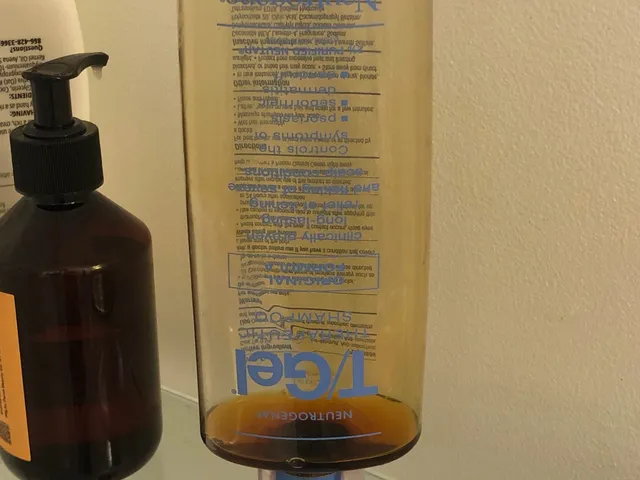 Upside-down bottle holder/stand