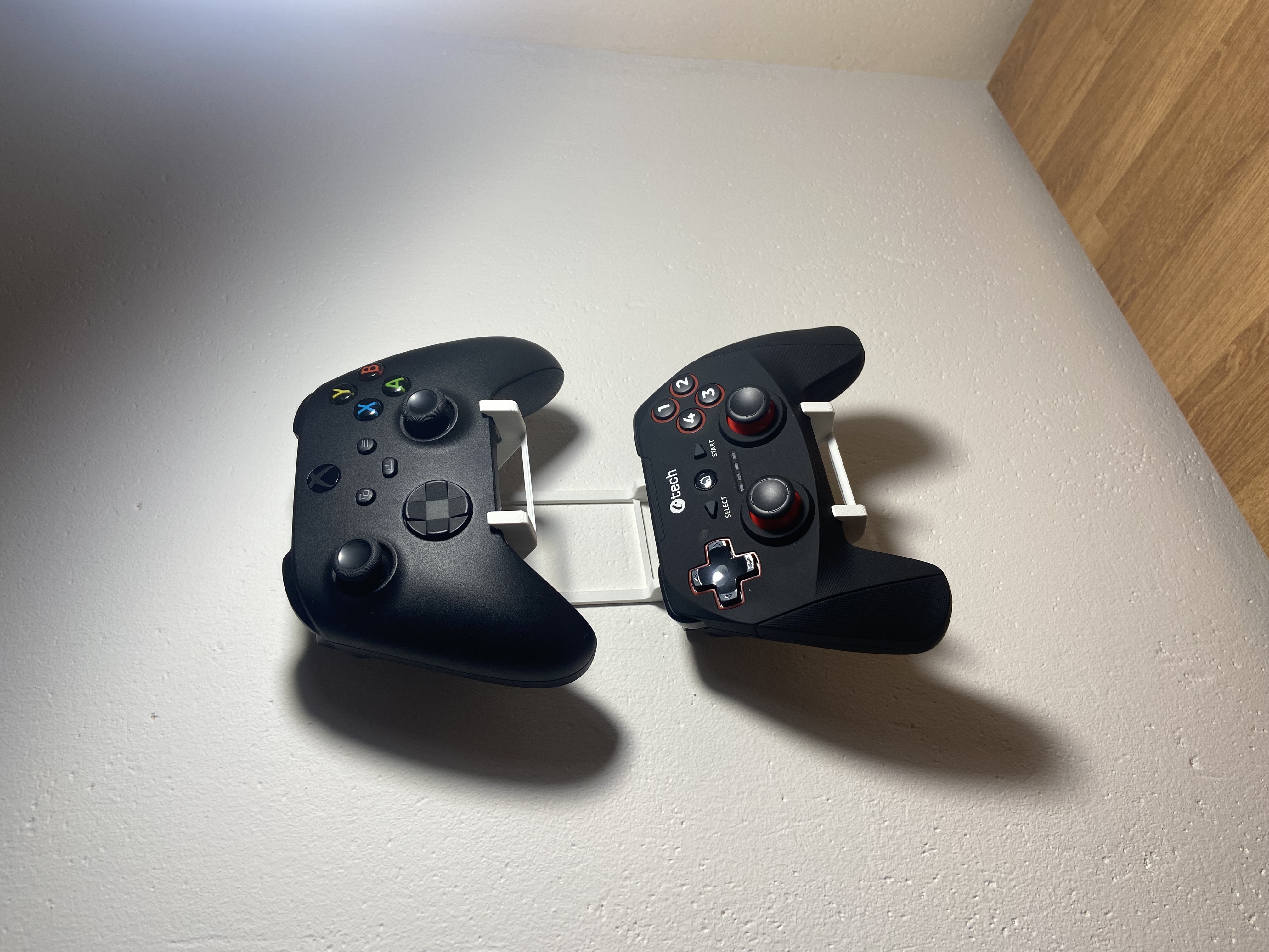 Wall mounted gamepad holder