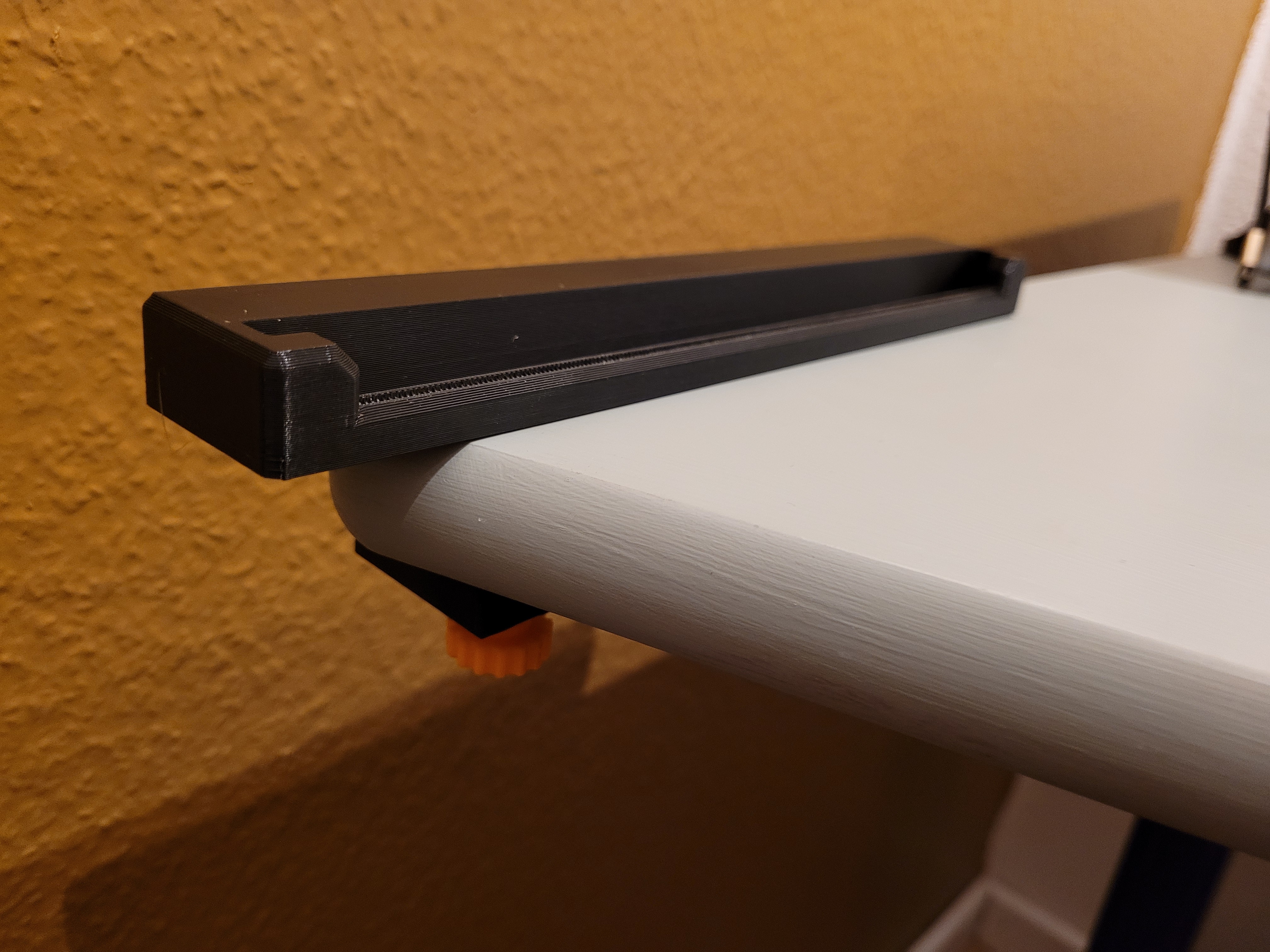 Miniatura 3 do modelo 3D Tablet Holder (table edge)