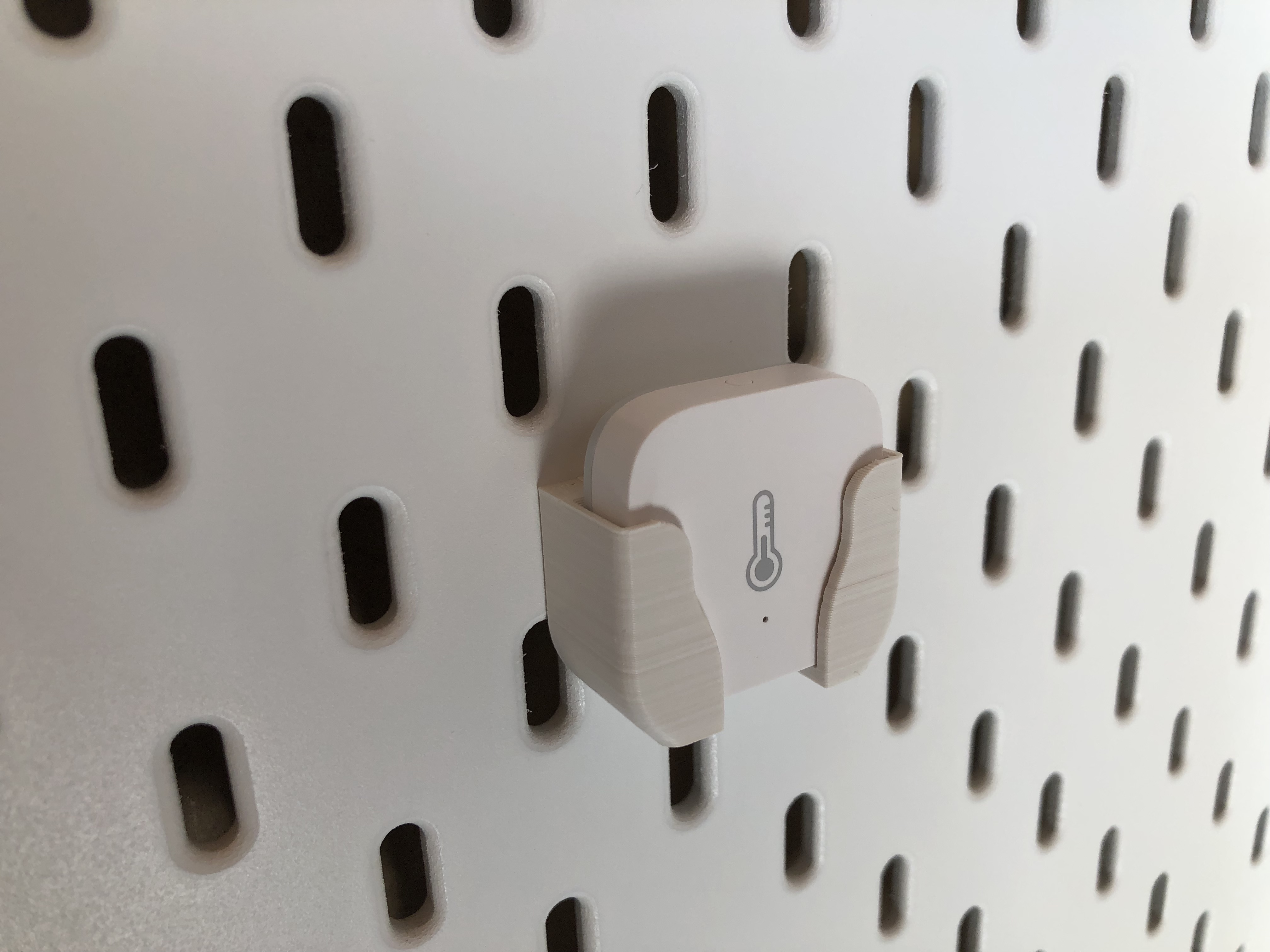 Aqara temperature sensor Skadis mount 3D model thumbnail