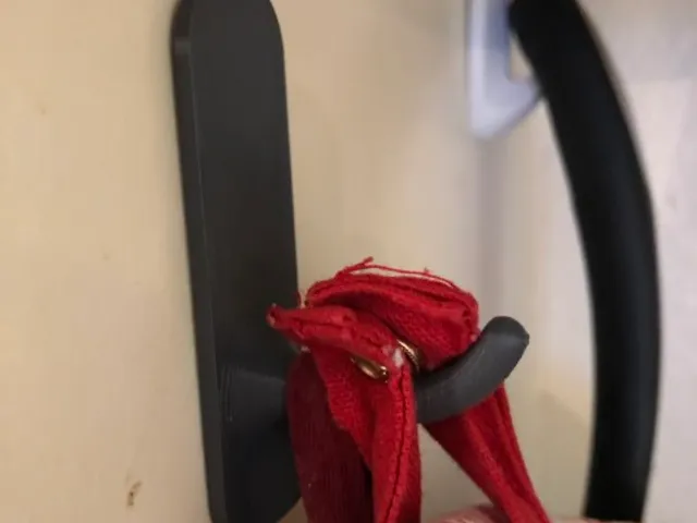 Longer hook for command strips