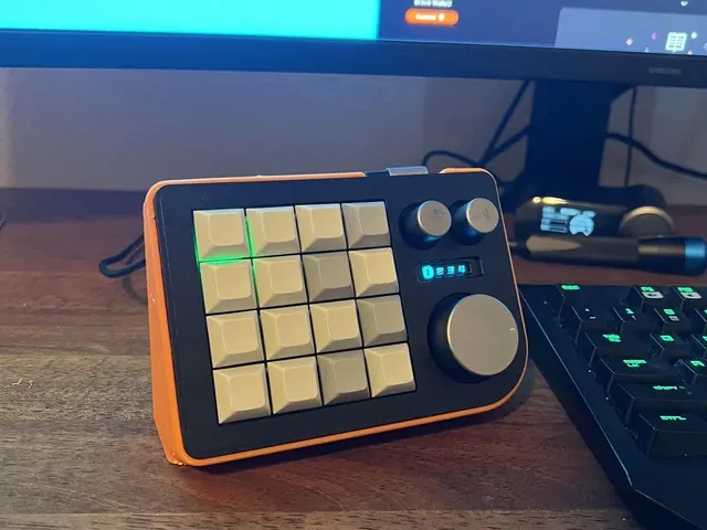Megalodon Triple Knob Macro Pad Stand