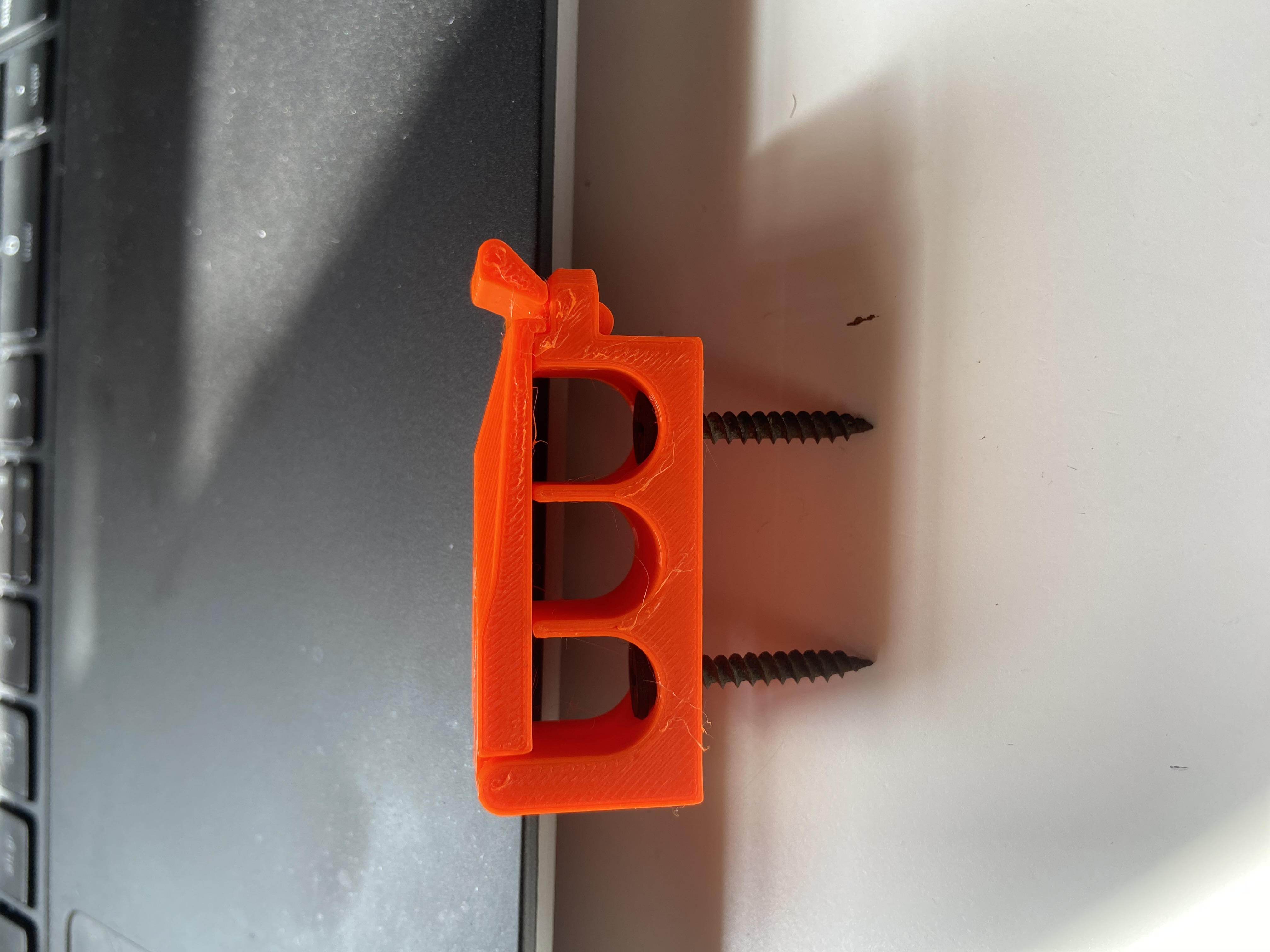 Hinged Cable Clip V2 modified for screw 3.5