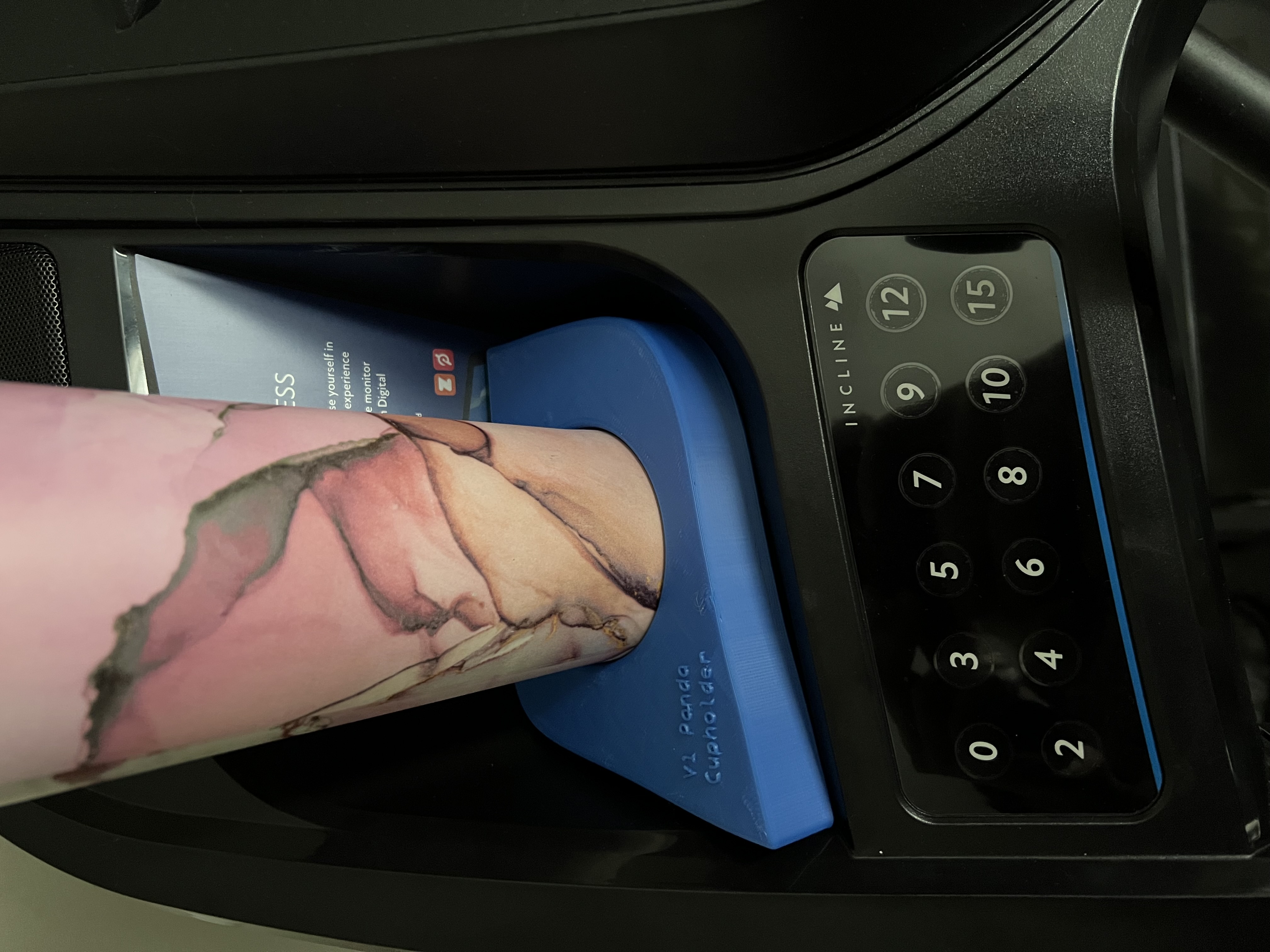 HORIZON 7.0 AT STUDIO TREADMILL - Cup/Bottle holder