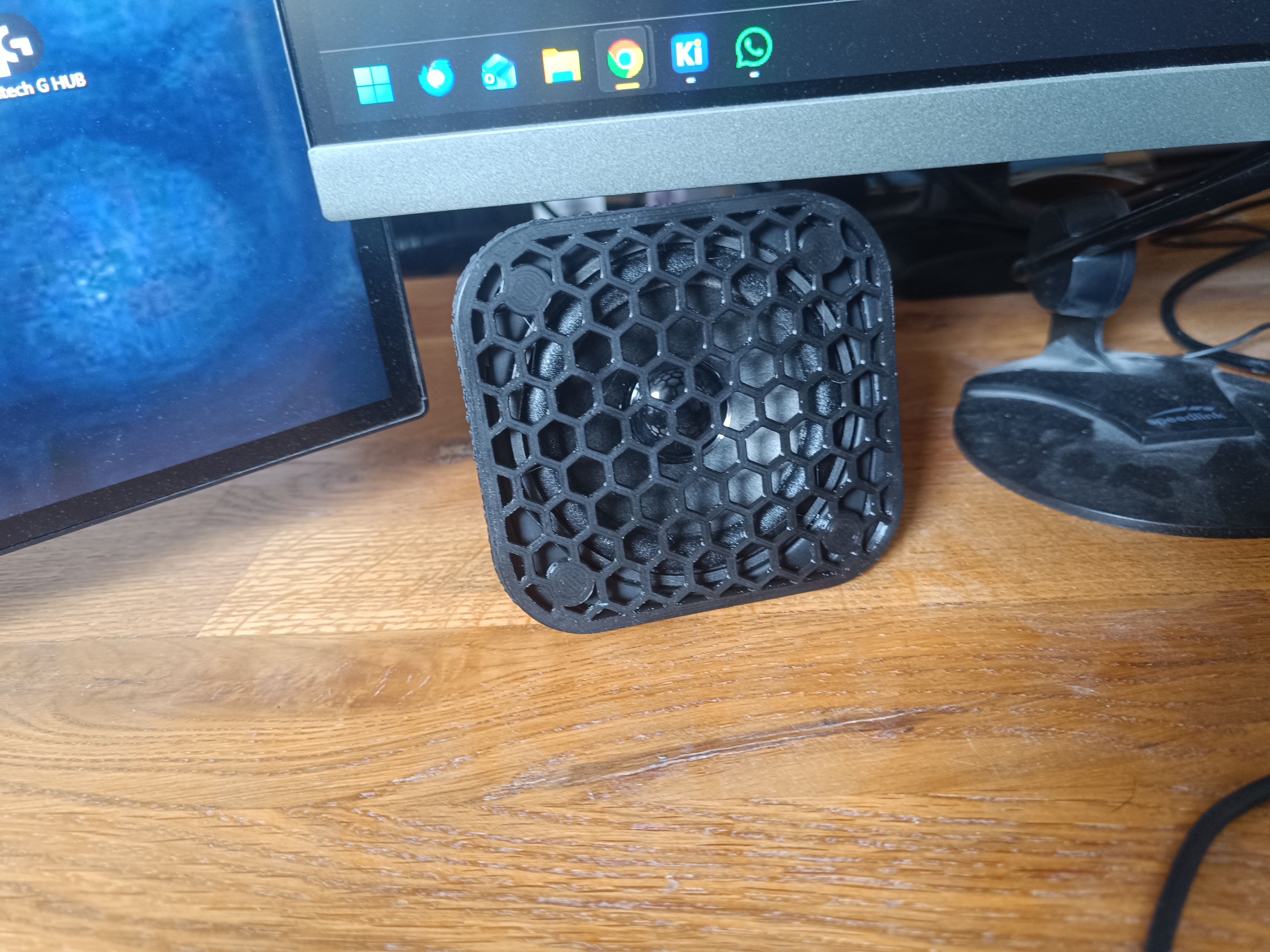 Minimalist Housing for Logitech Z333 (Space-Saving Mod)
