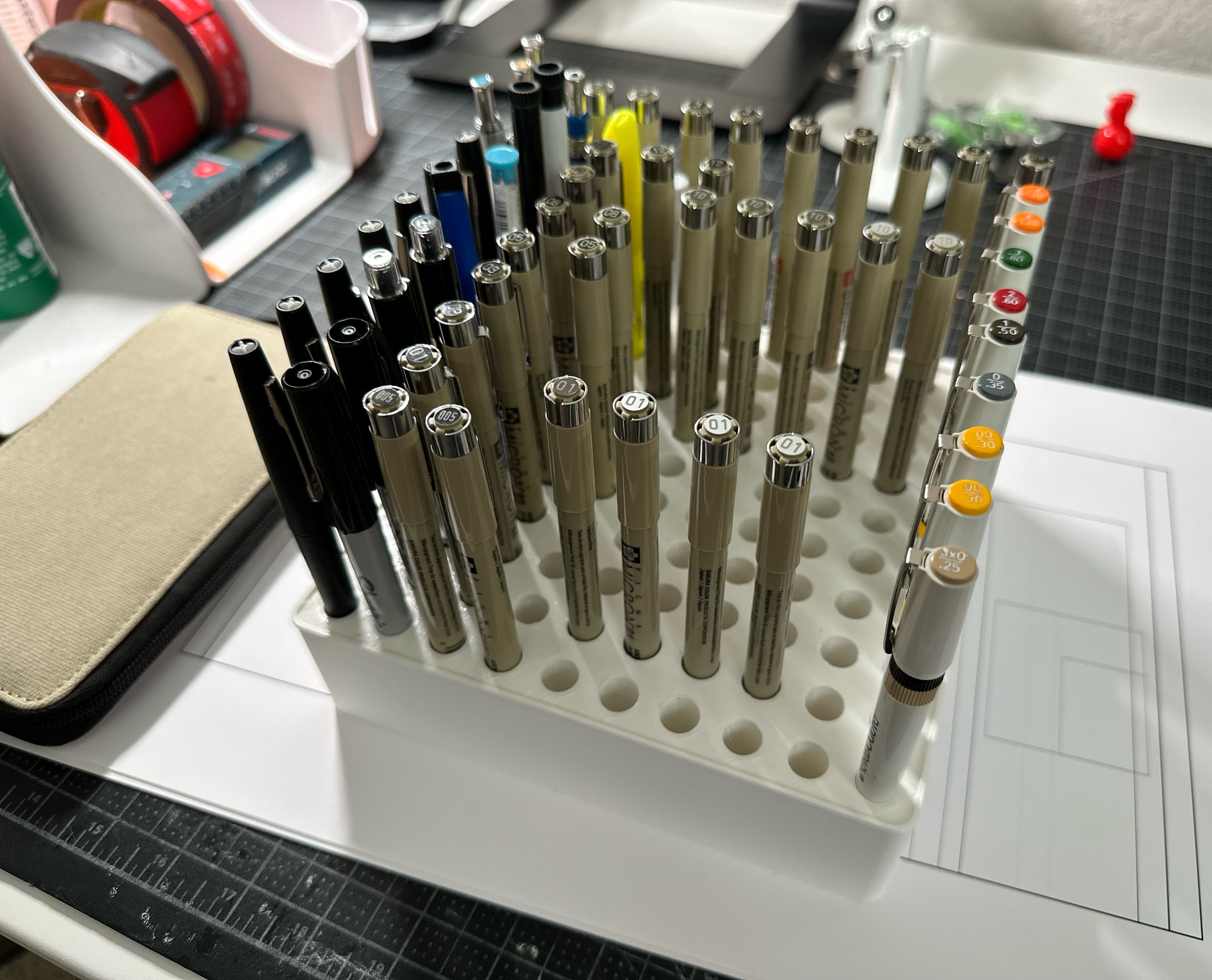PEN HOLDER / ORGANIZER