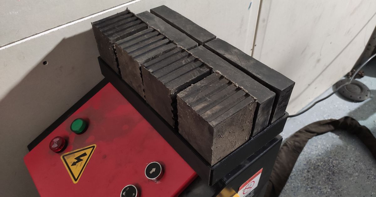 Organizer for scissor lift jack pads by Schumo Download free STL