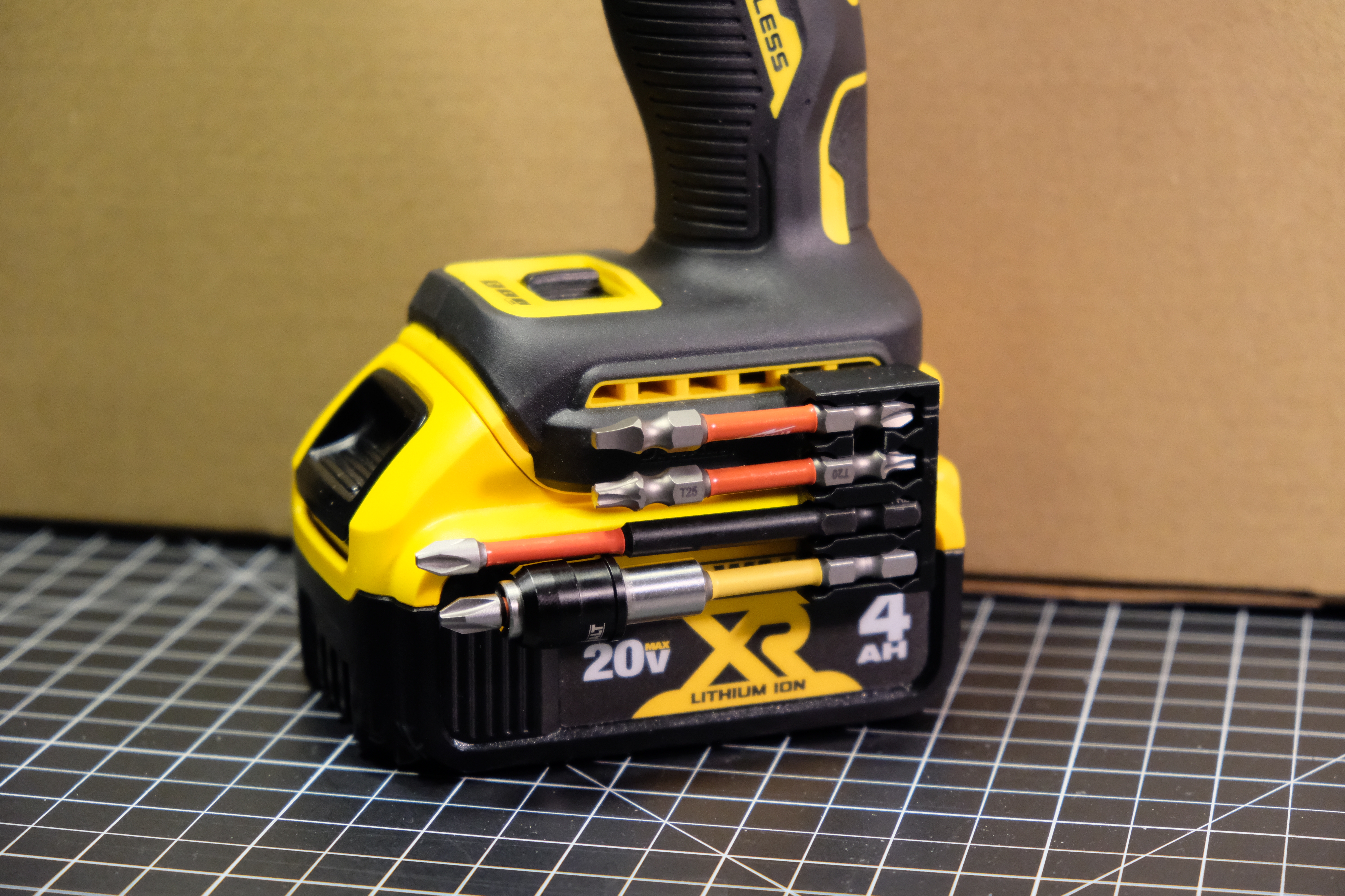 Improved Magnetic DeWalt bit holder - 6x3mm magnets, easy insertion and removal