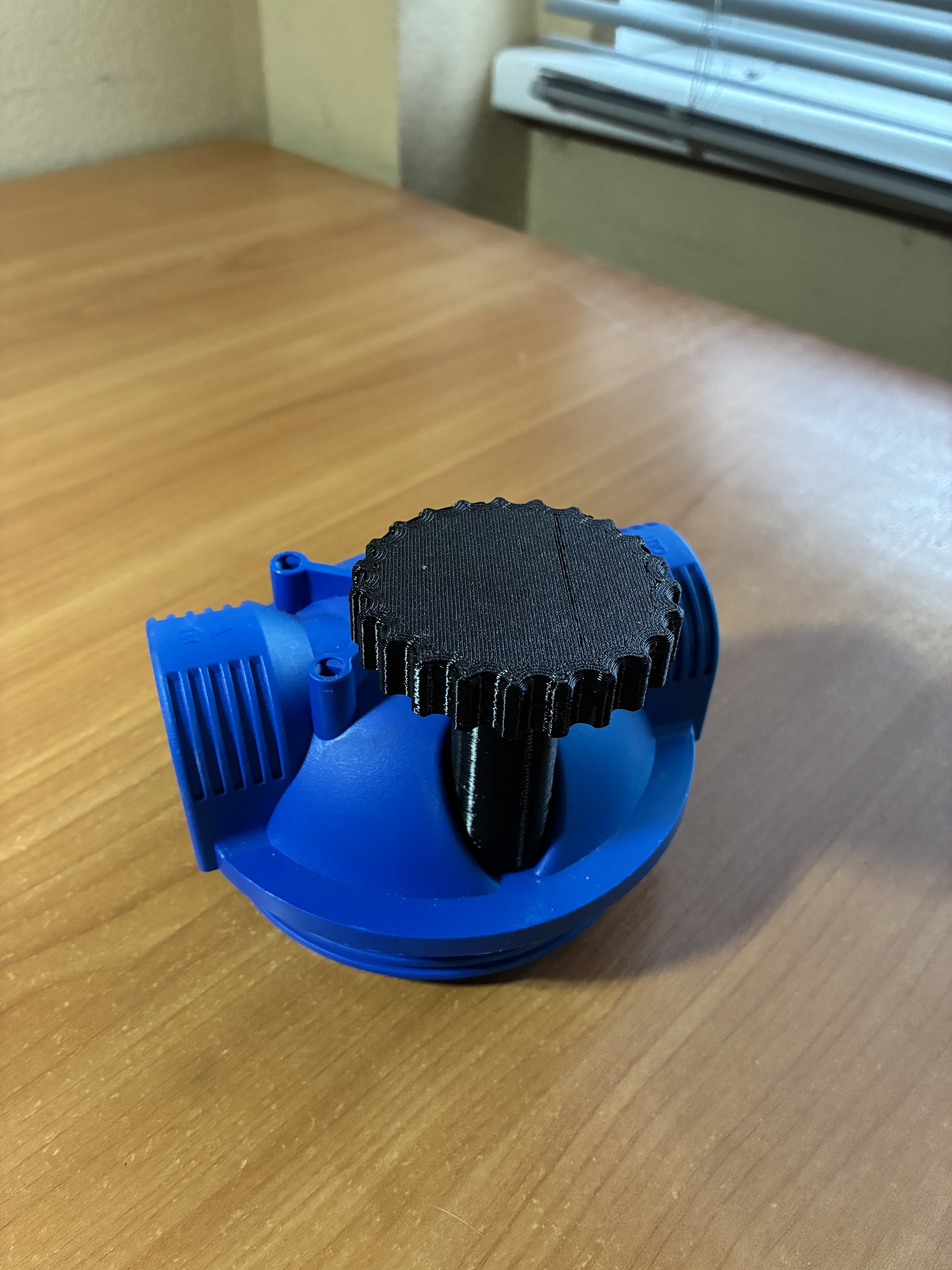 Water filter cartridge bleed valve wrench