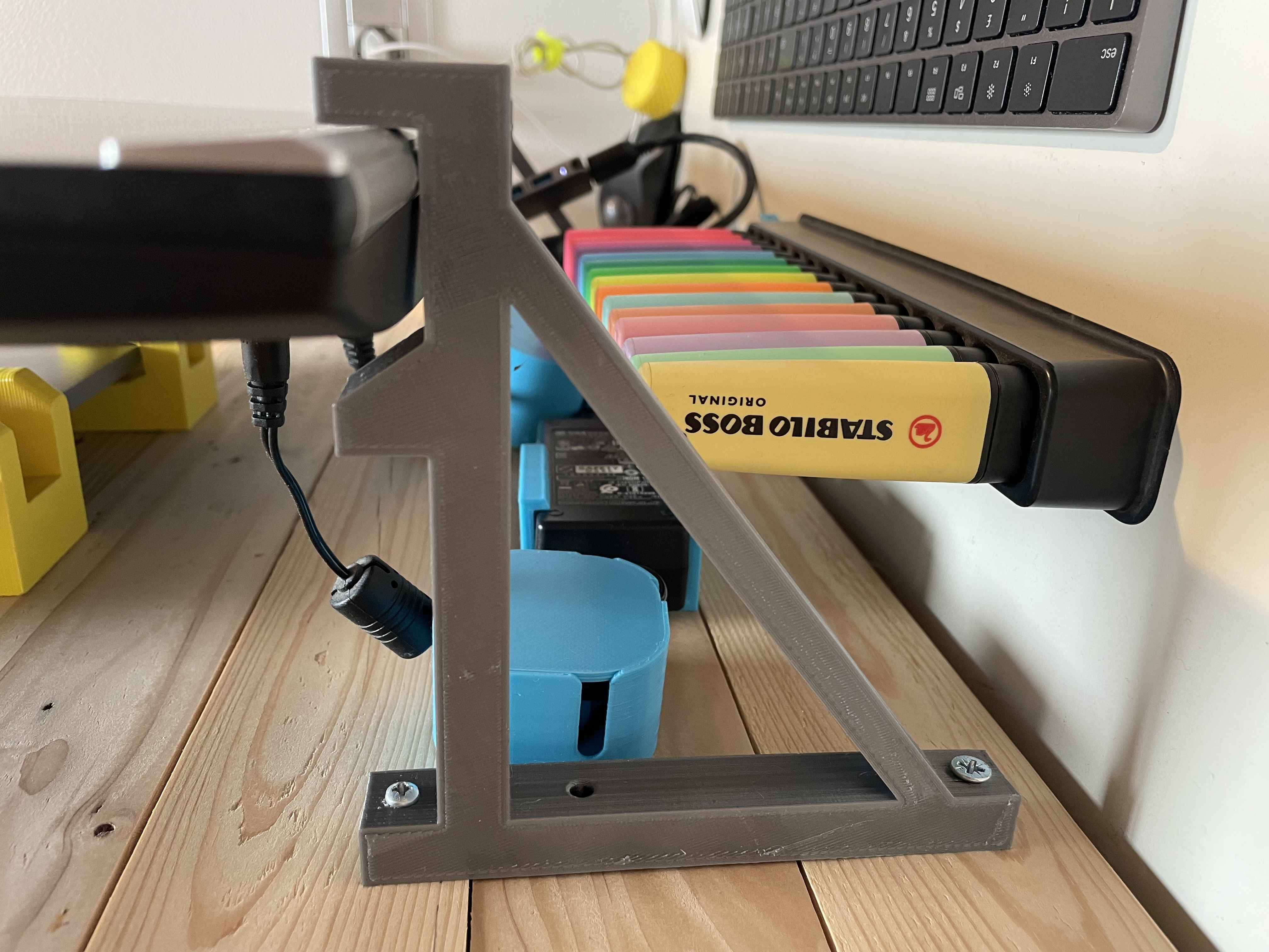 wall hangers for monitor hp 27f