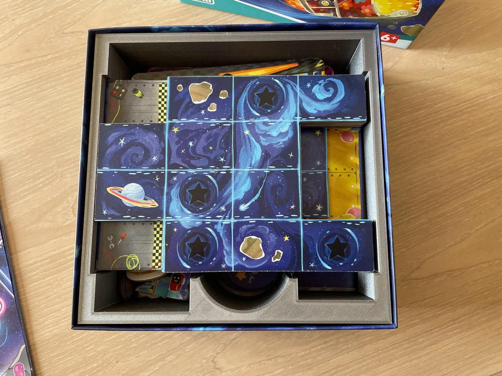 Miniatura 3 do modelo 3D Cosmic Race boardgame insert