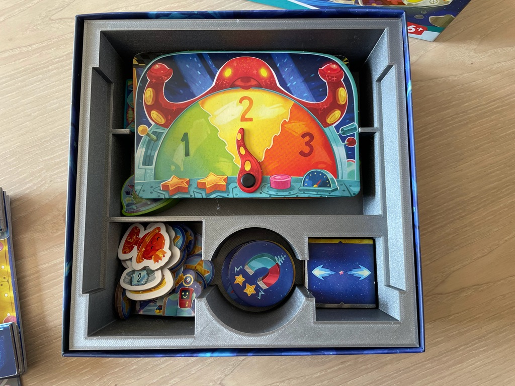 Miniatura 4 do modelo 3D Cosmic Race boardgame insert