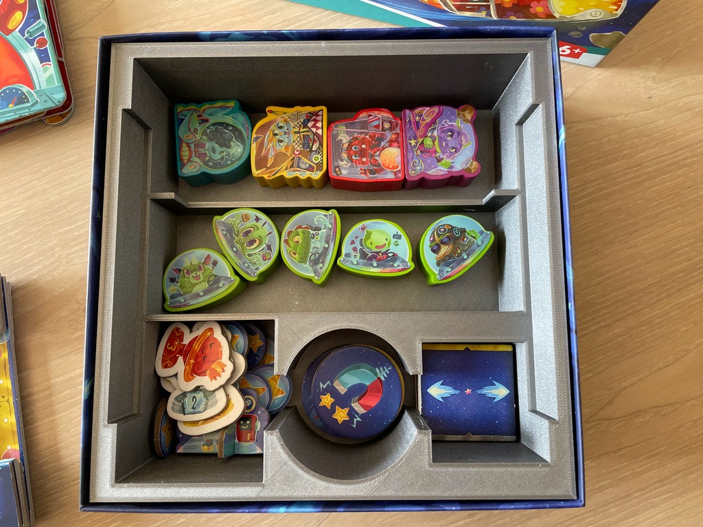 Miniatura 5 do modelo 3D Cosmic Race boardgame insert