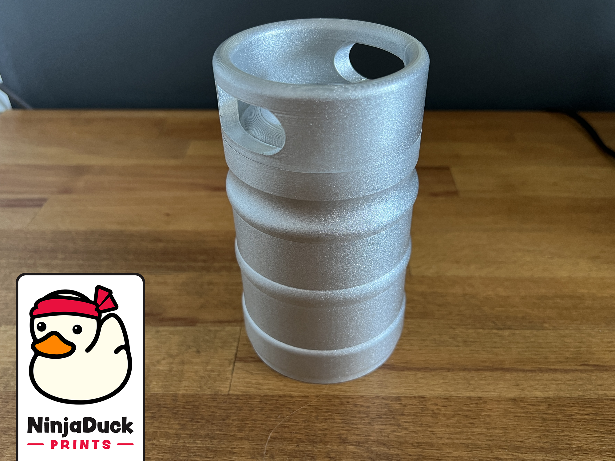 Miniatura 2 do modelo 3D Keg Can Holder