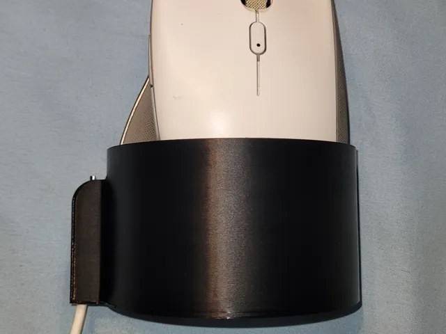 Razer mouse holder with charging cable keeper