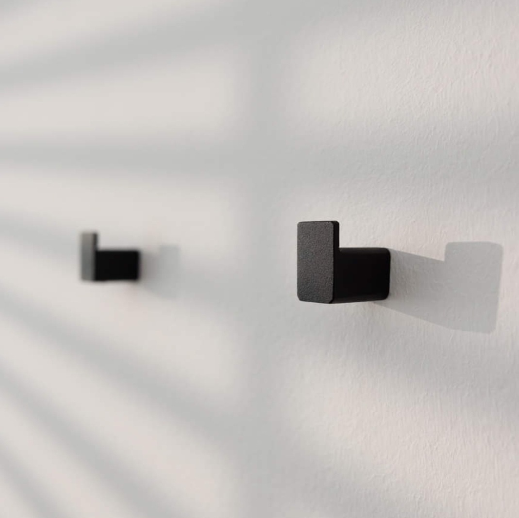 Coat-Hook Wardrobe | Kleiderhaken