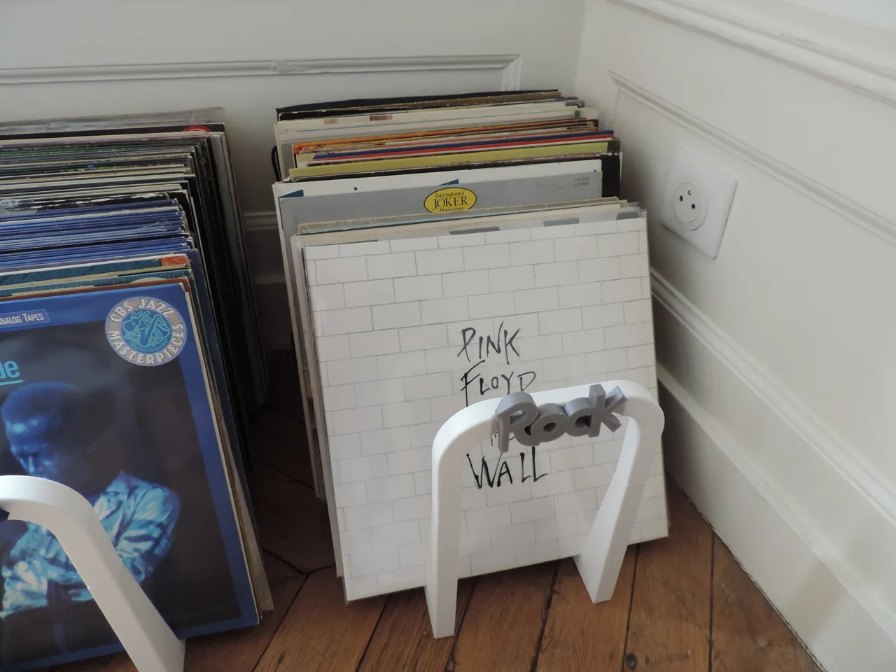 Screwless wall holder for vinyl records by Hallstein