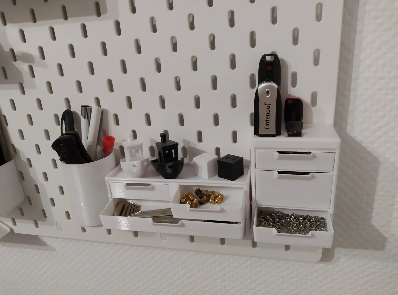 Modular Lid Storage System for Pyrex Storage Containers by LittleGreenFire, Download free STL model