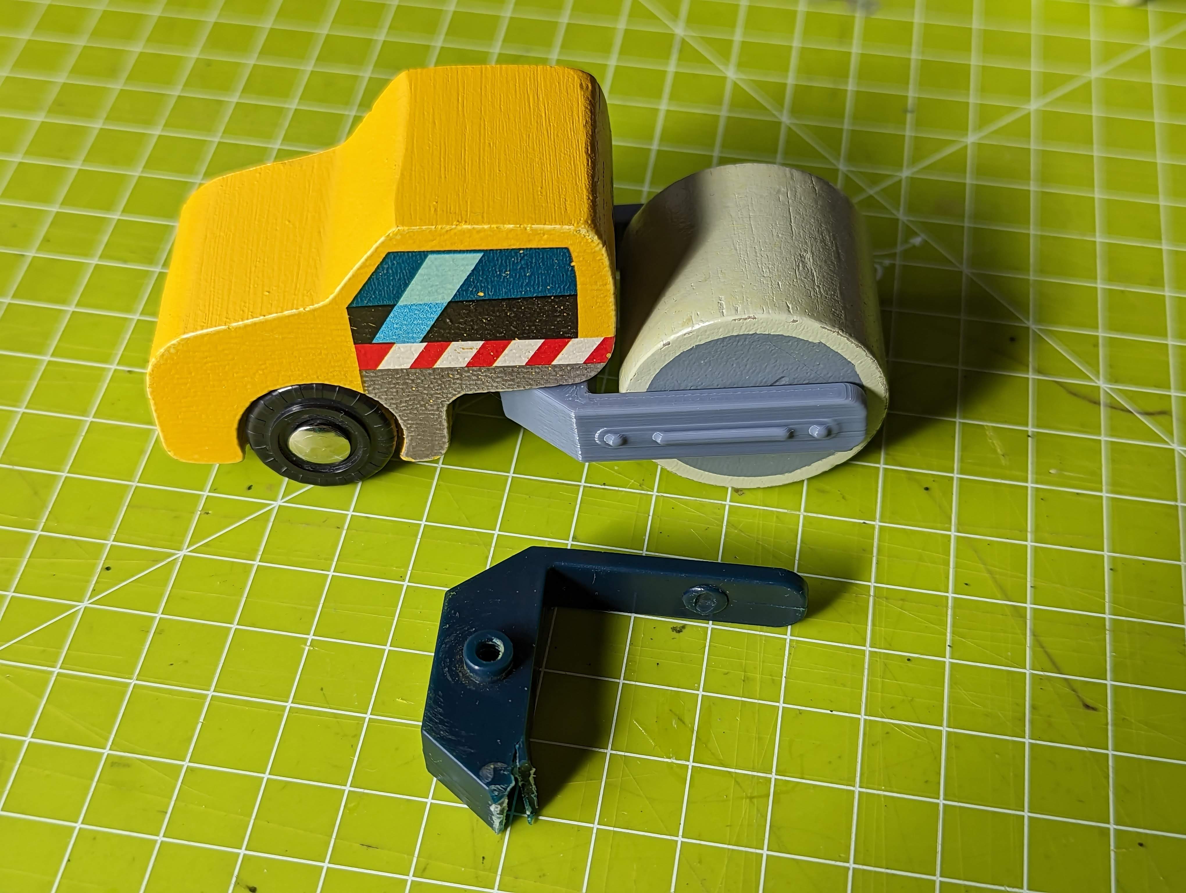 Compactor Tractor for Brio/Ikea like wooden train tracks - fork fix