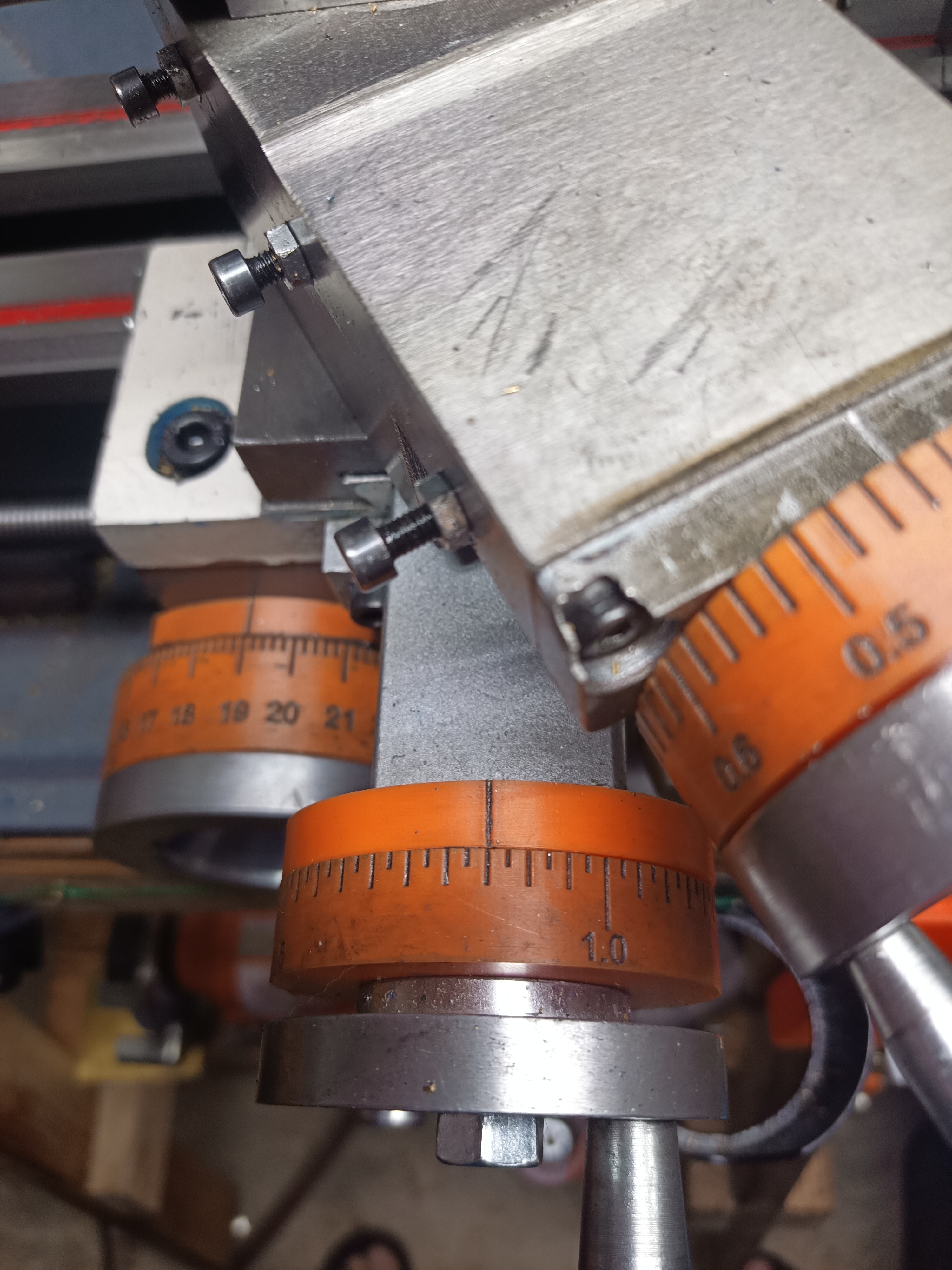 Improved handwheel dials for MX-210v mini lathe