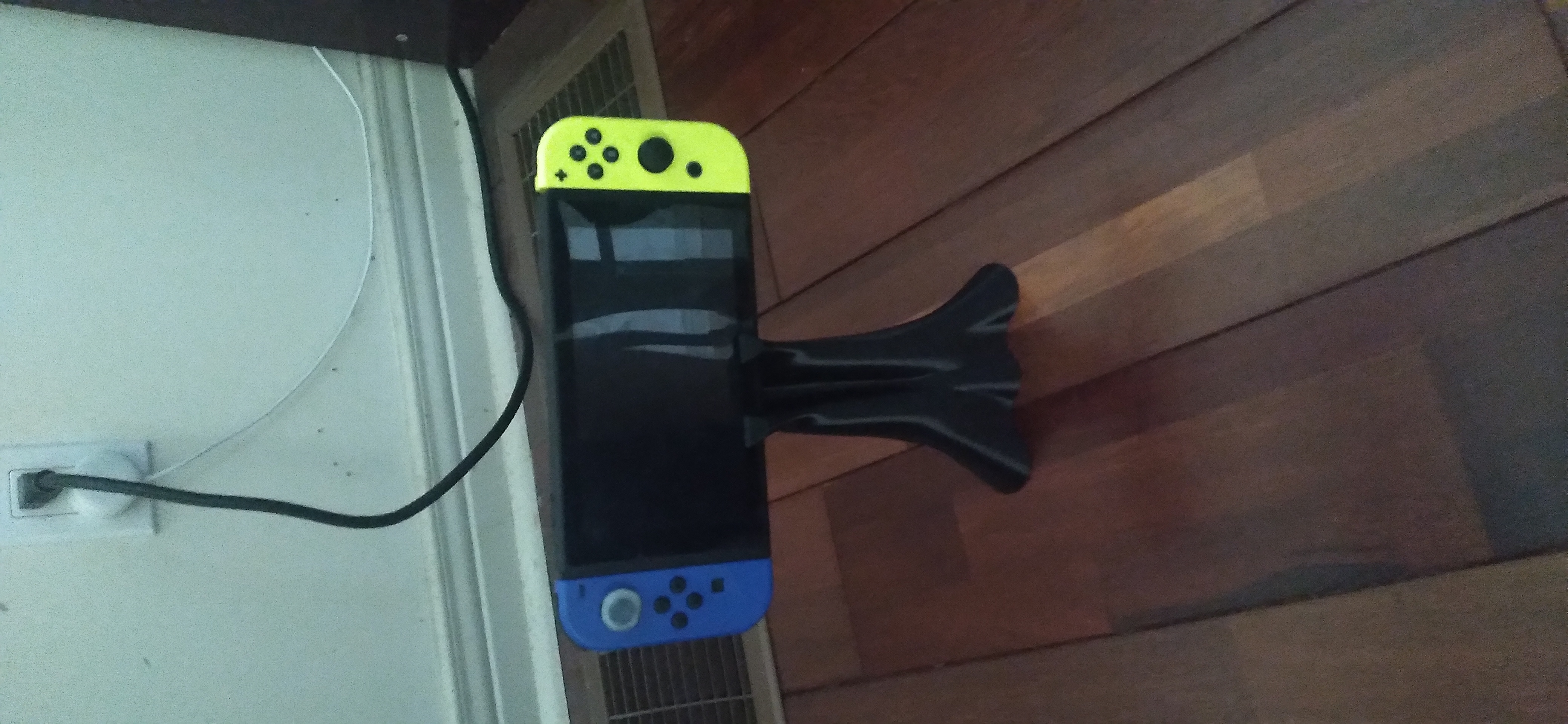 Organic Elevated Switch Stand — thumbnail 2