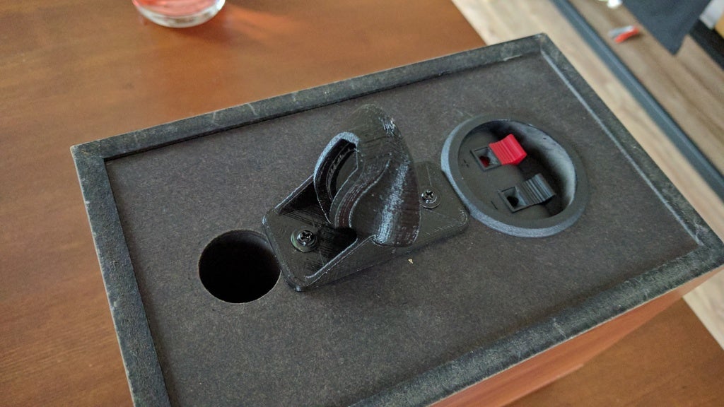 Wall speaker holder adjustable