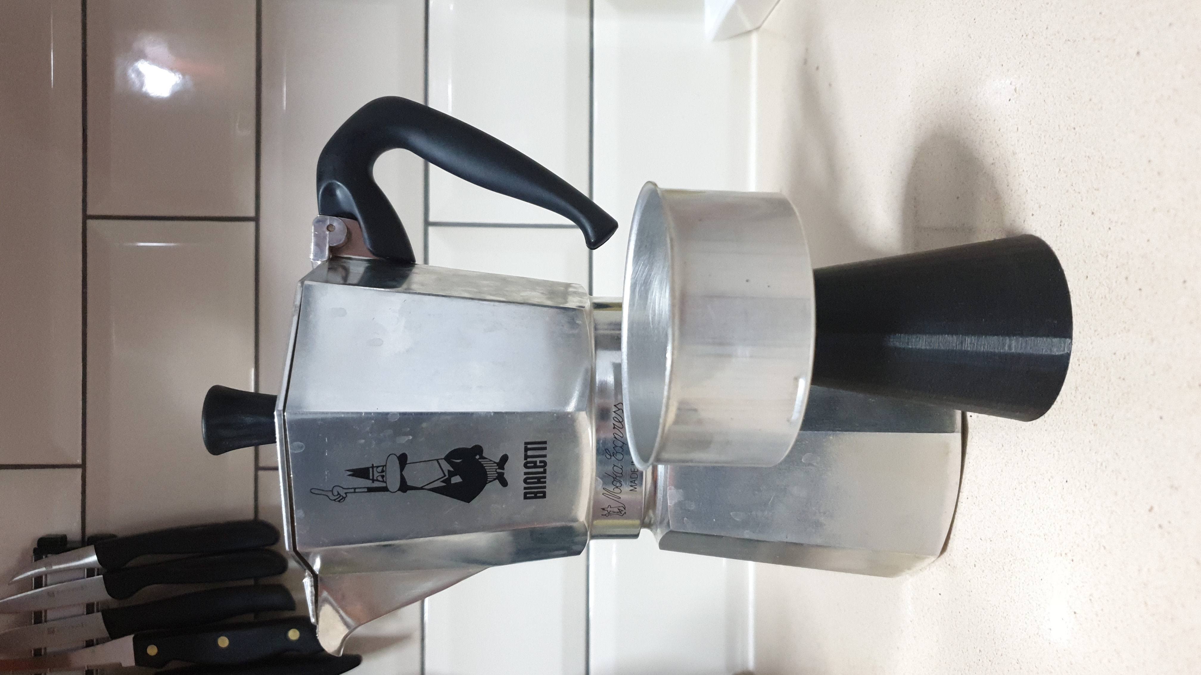 Moka pot funnel stand