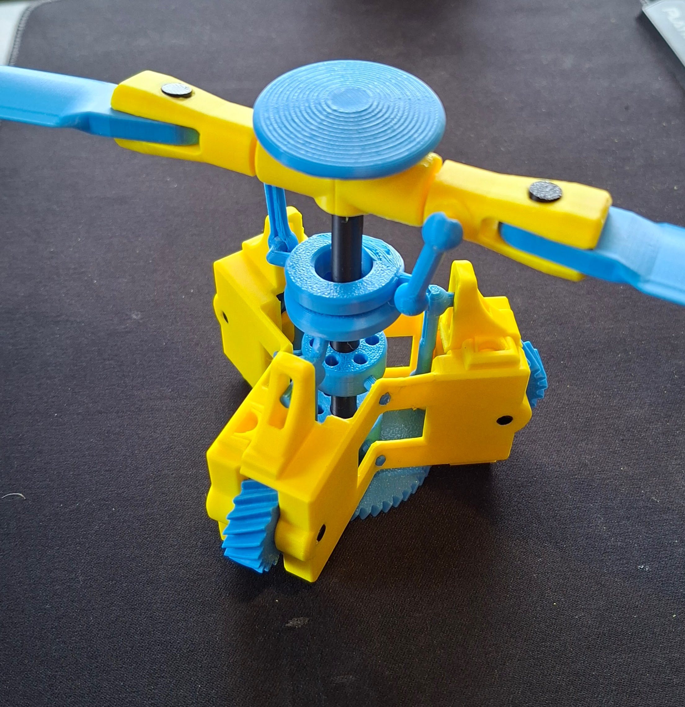 Helicopter main rotor with swash plate