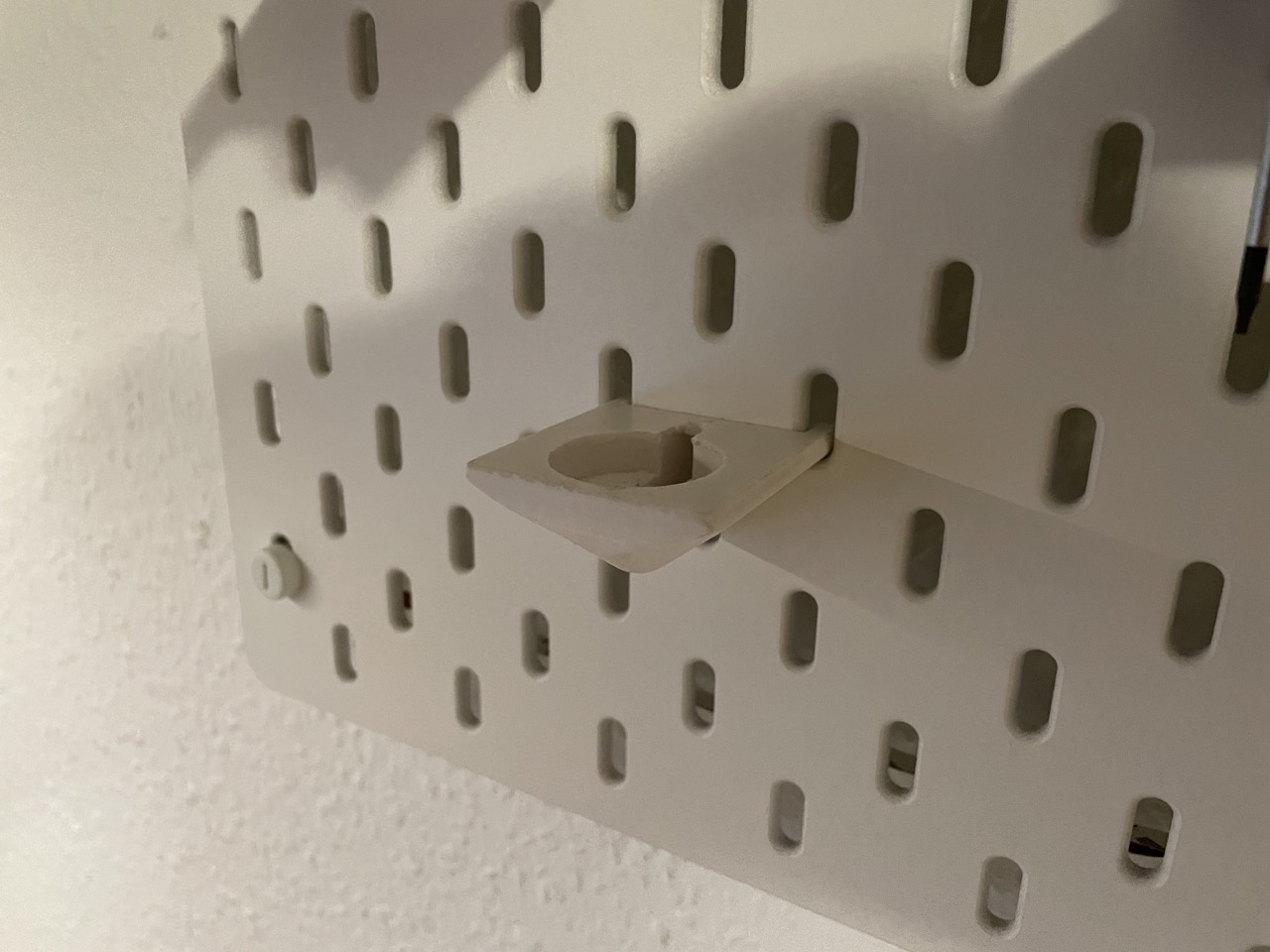 Apple Watch charger on Ikea SKADIS Pegboard with Cable tough hole by