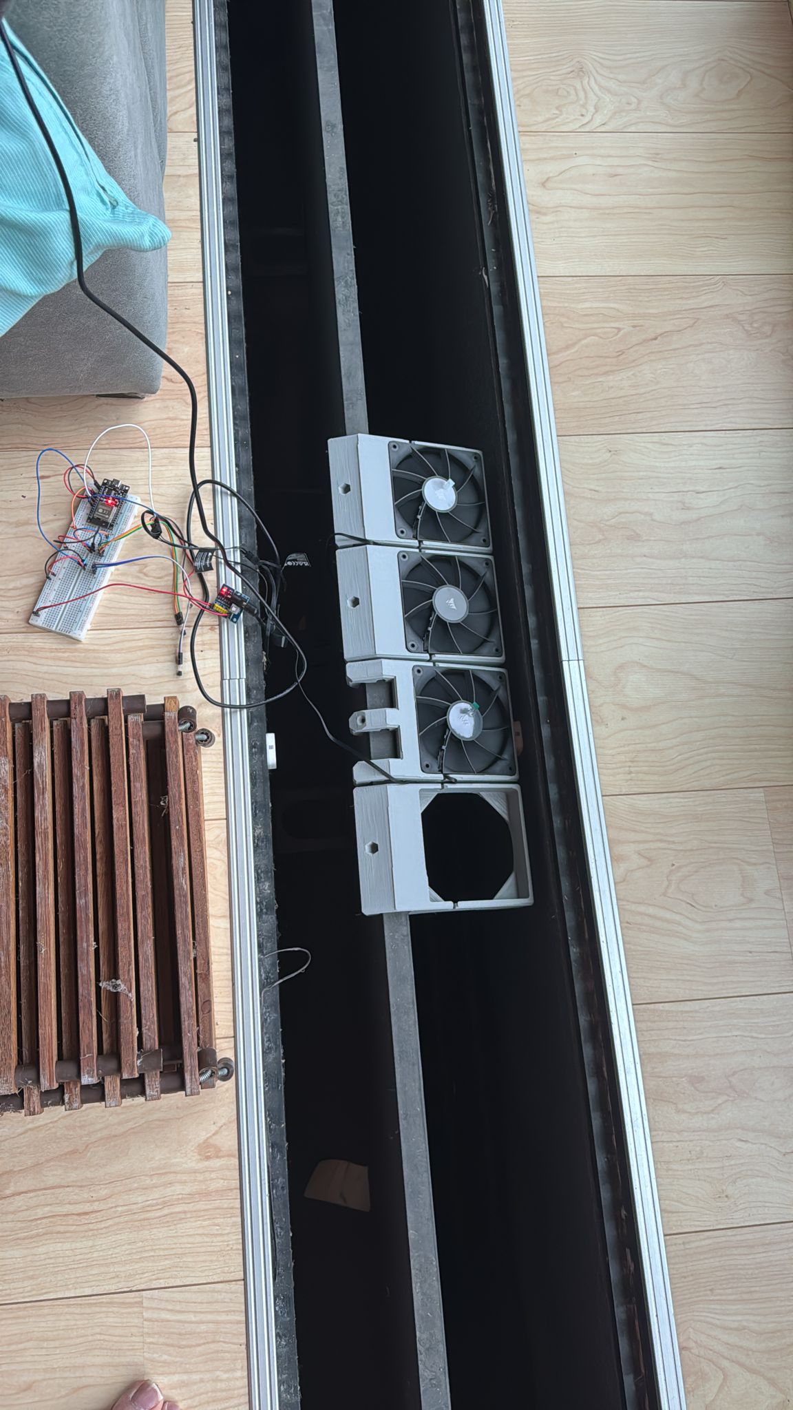 Radiator Airflow Booster – Modular, Daisy-Chainable Fan System
