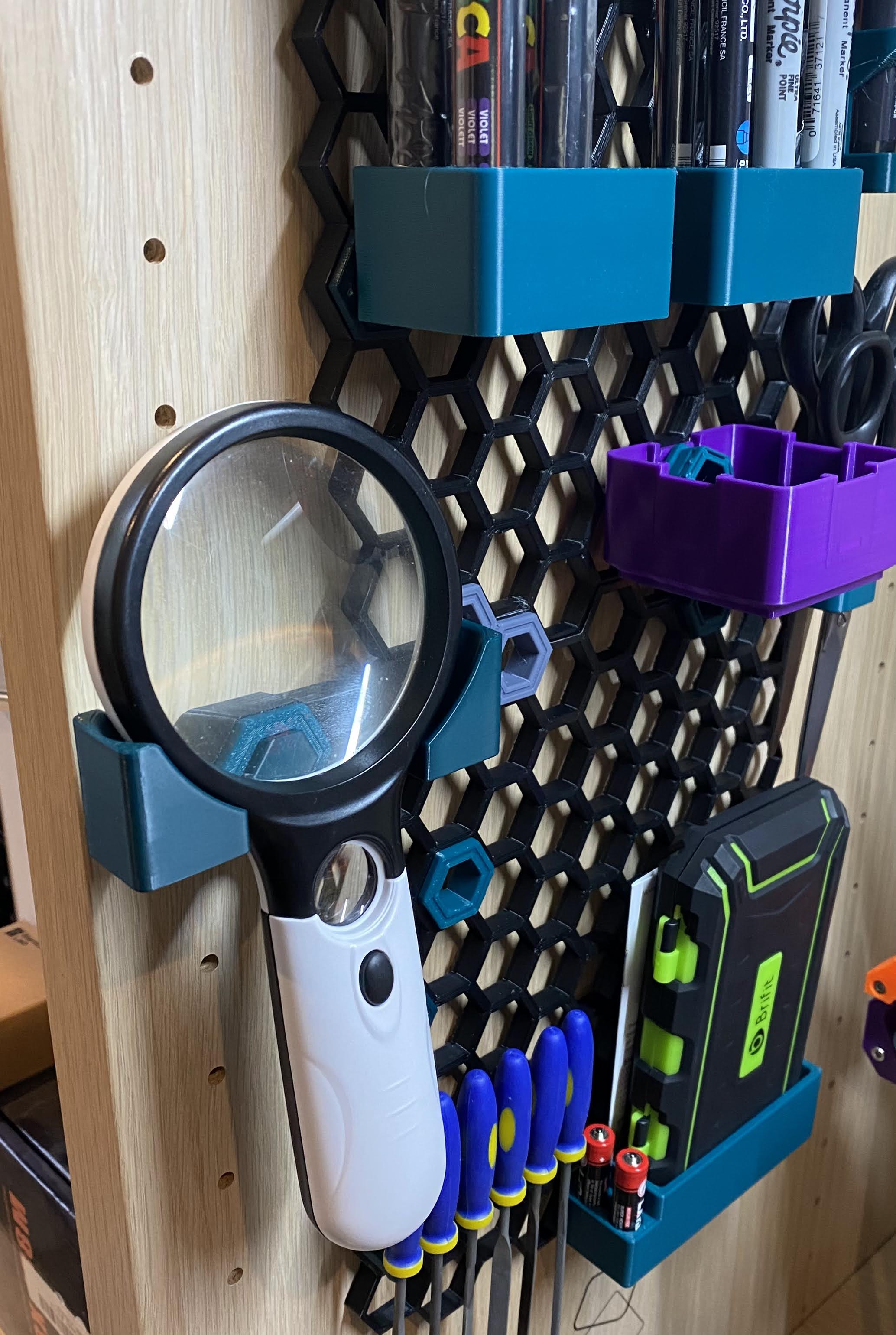 Honeycomb Wall Holder - Hand Magnifier