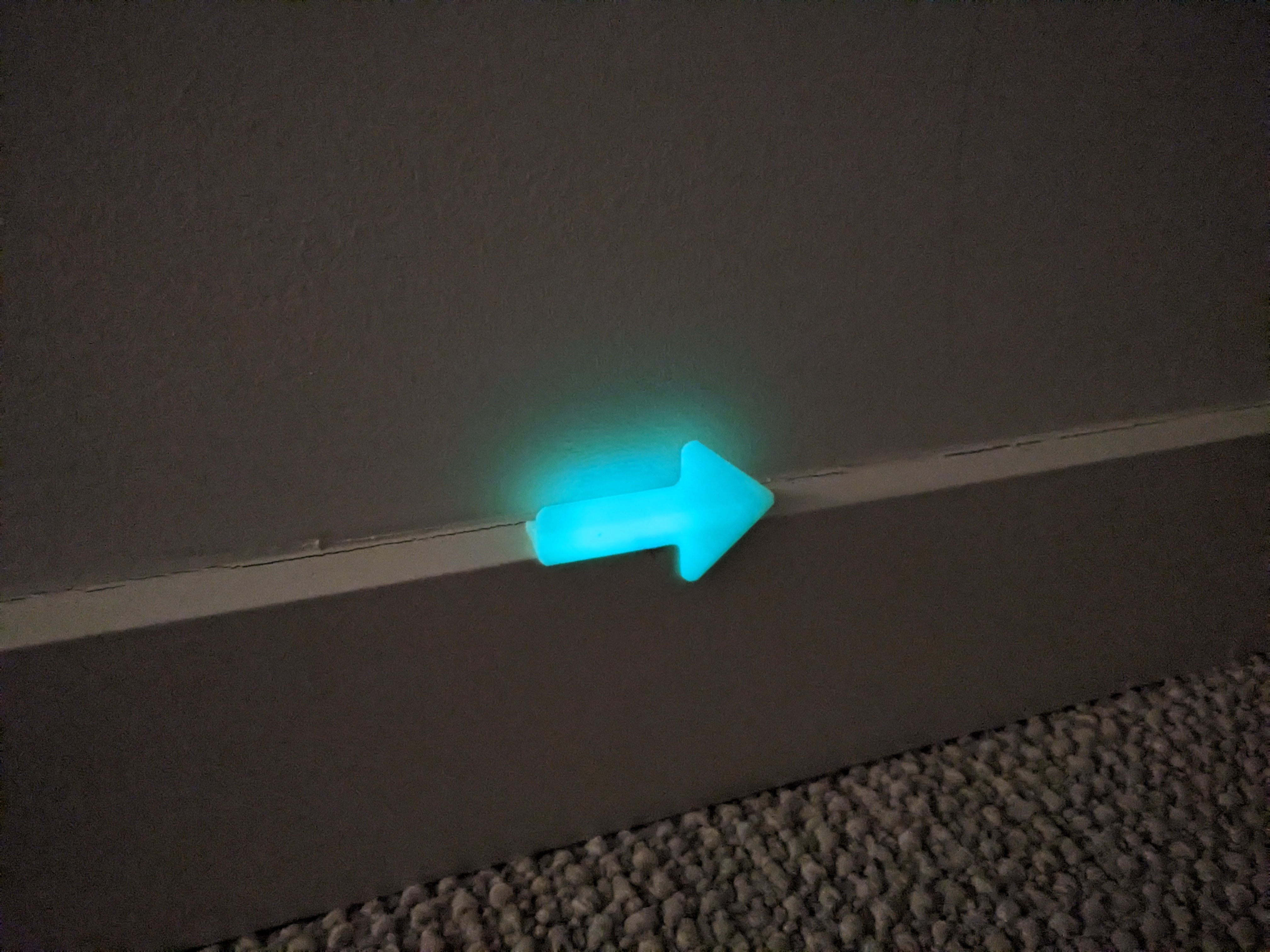 Skirting Arrow - Glow In the Dark