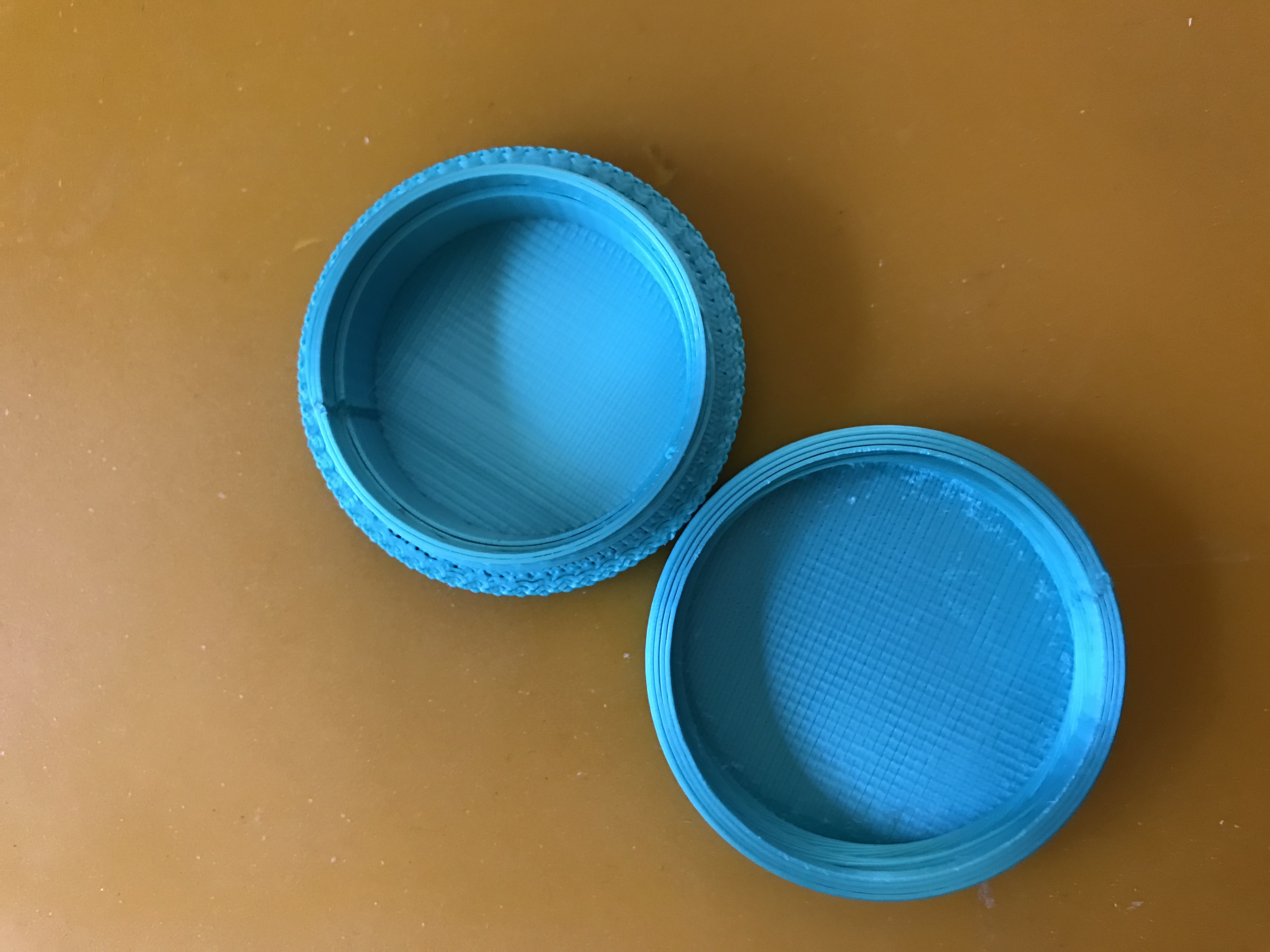 46mmx16mm round knurled container